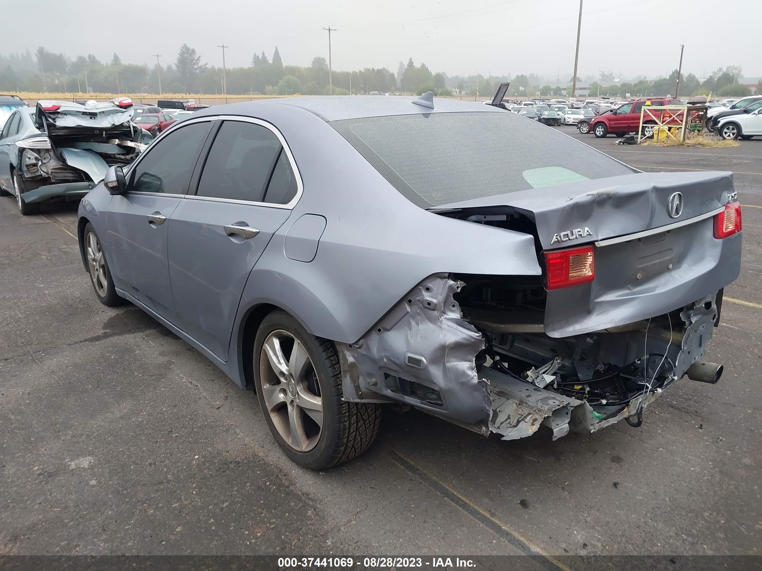 Photo 2 VIN: JH4CU2F69BC013113 - ACURA TSX 