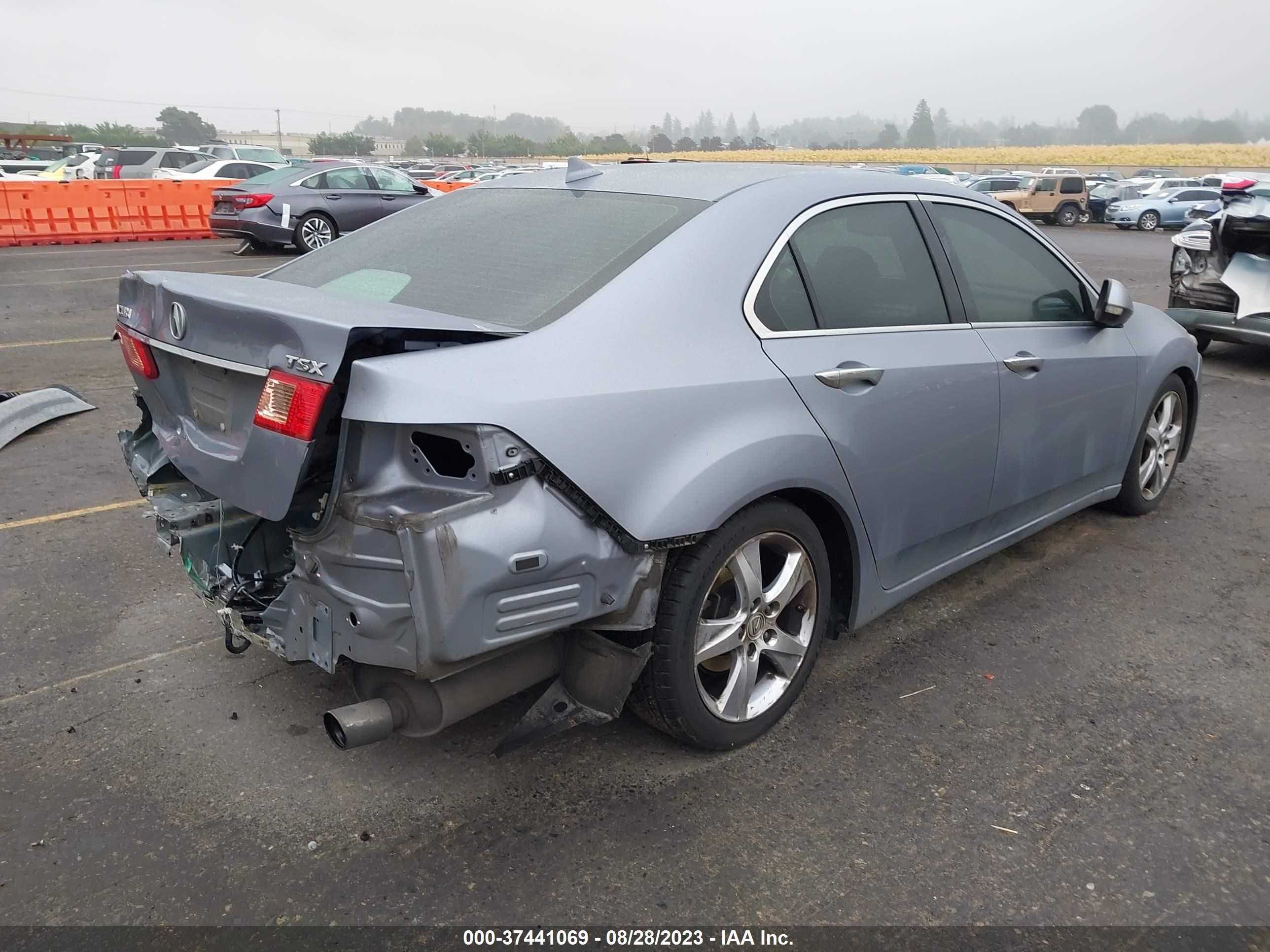 Photo 3 VIN: JH4CU2F69BC013113 - ACURA TSX 