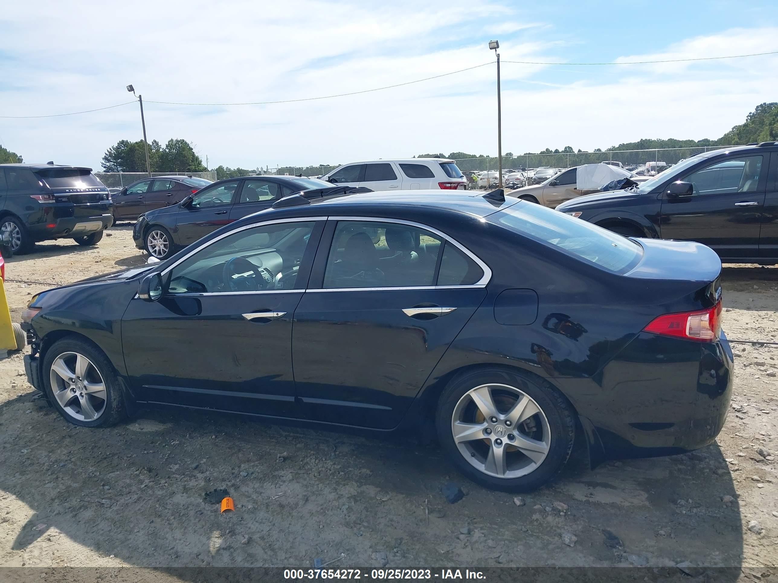 Photo 14 VIN: JH4CU2F6XBC006865 - ACURA TSX 