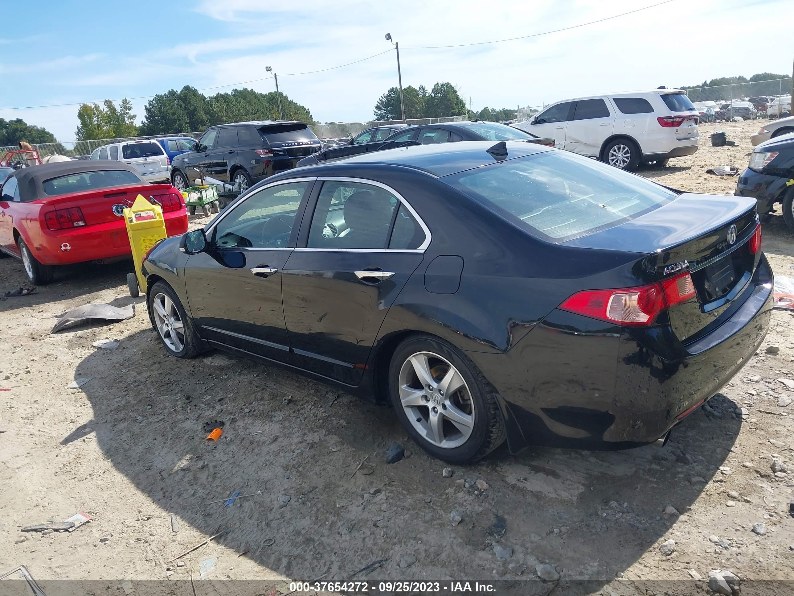 Photo 2 VIN: JH4CU2F6XBC006865 - ACURA TSX 