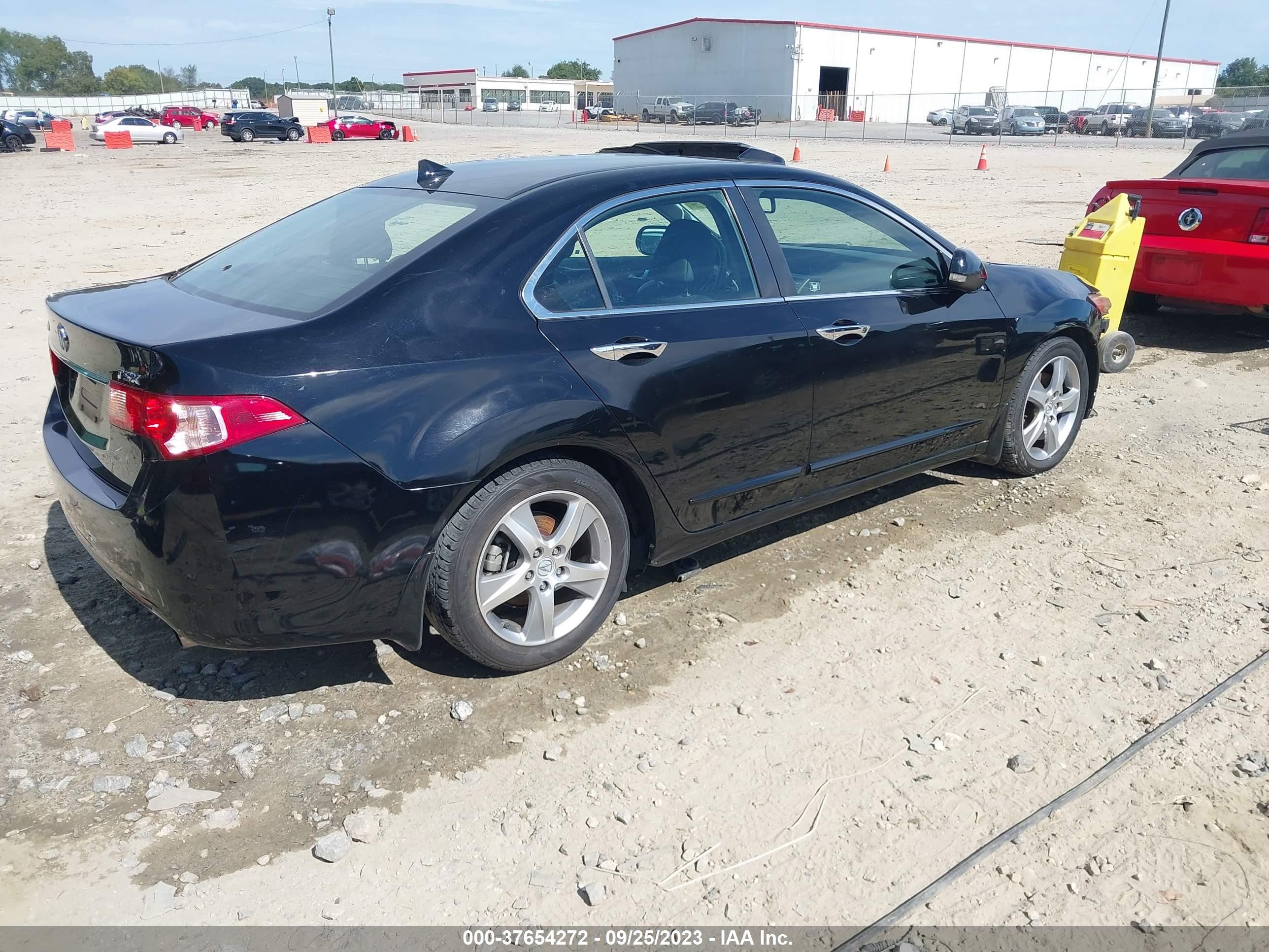 Photo 3 VIN: JH4CU2F6XBC006865 - ACURA TSX 