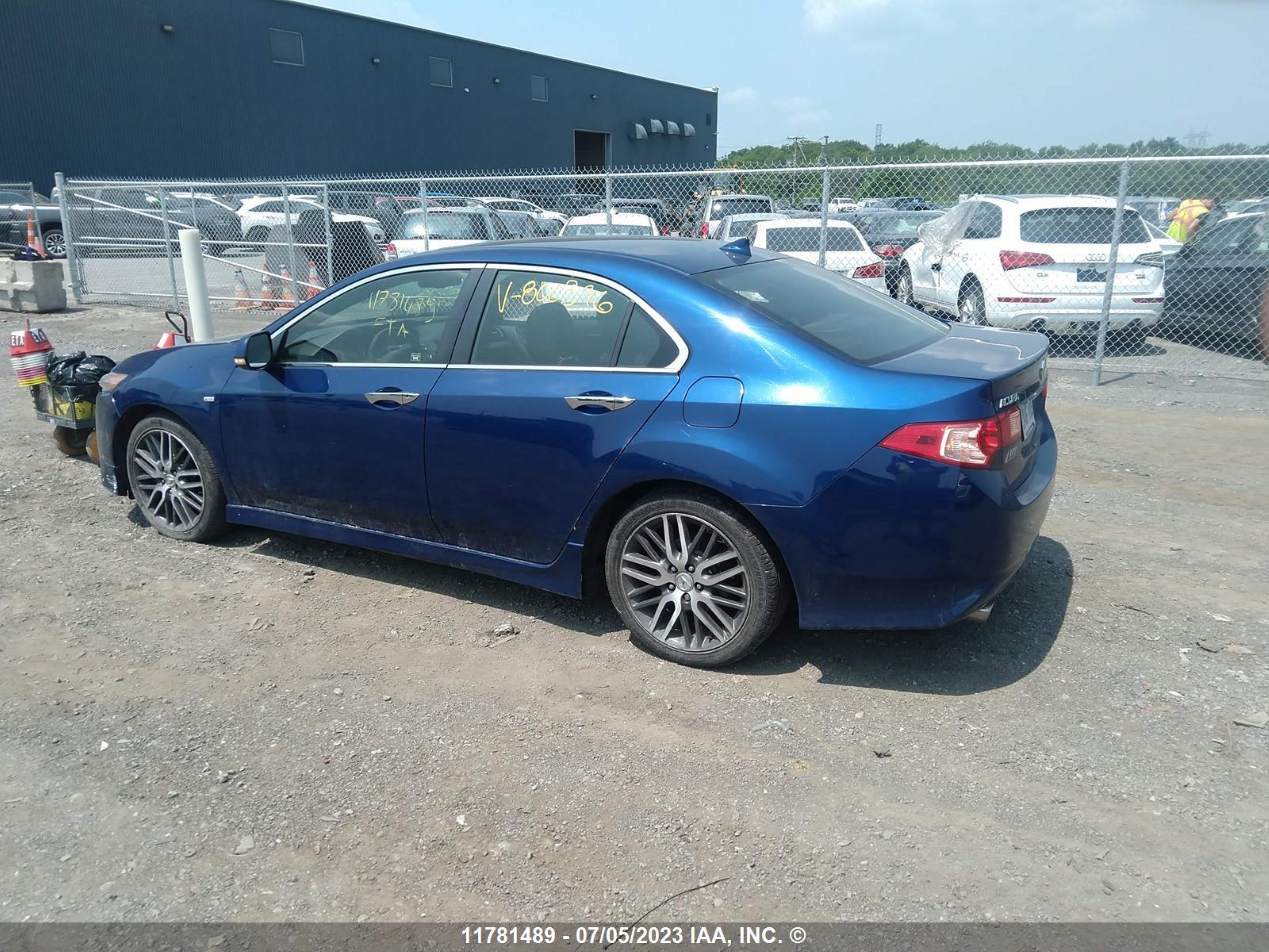 Photo 2 VIN: JH4CU2F8XDC800396 - ACURA TSX 