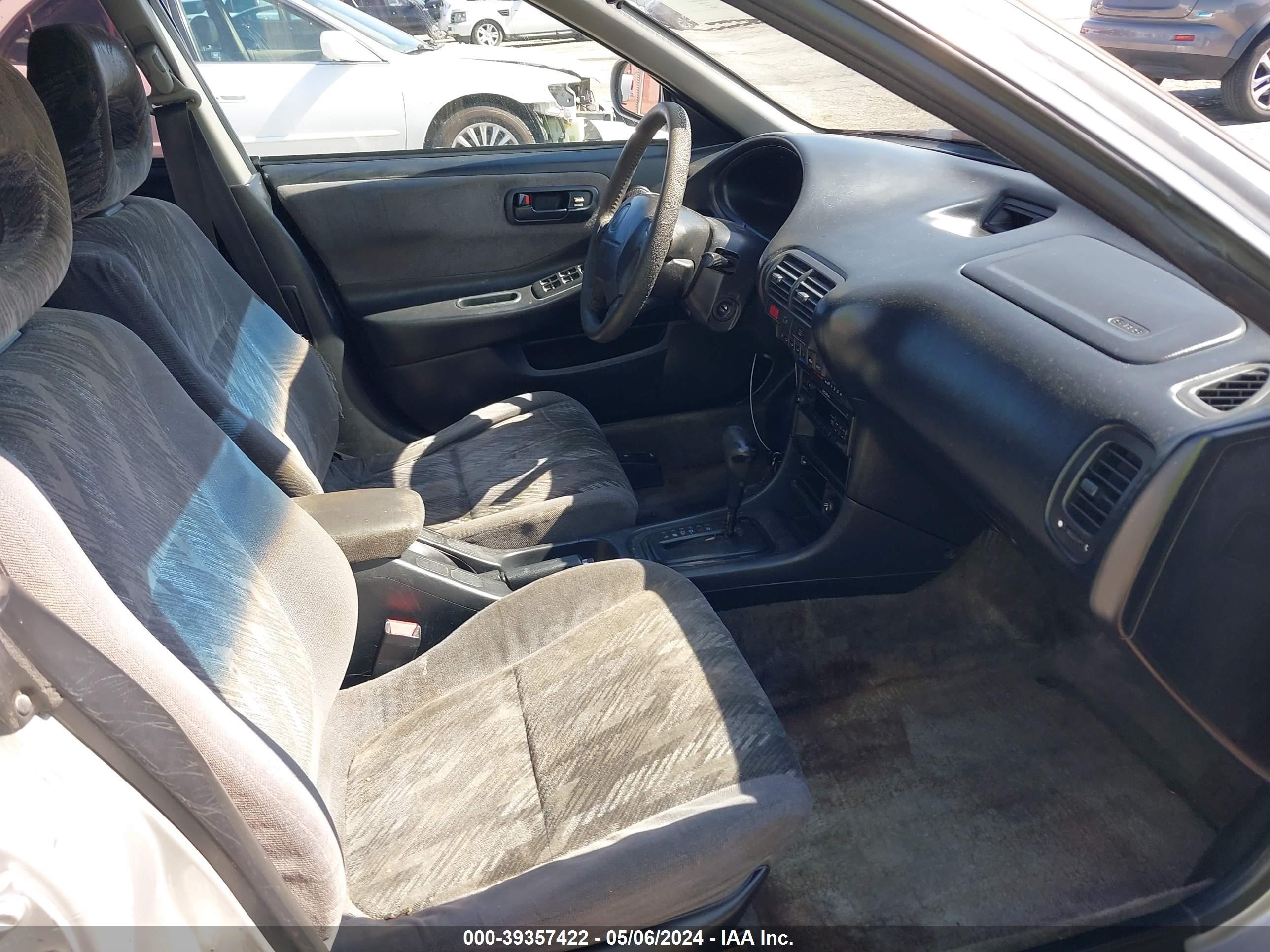 Photo 4 VIN: JH4DB7652YS001902 - ACURA INTEGRA 