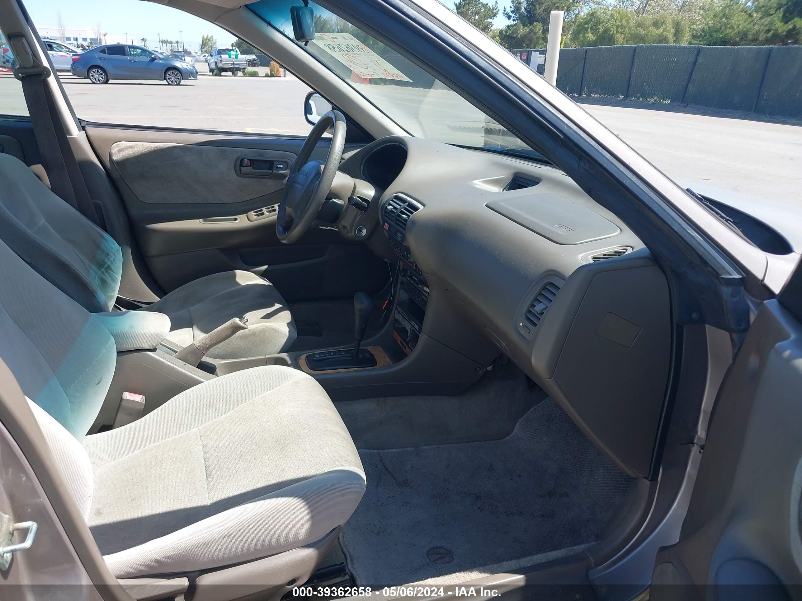 Photo 4 VIN: JH4DB7653TS009693 - ACURA INTEGRA 