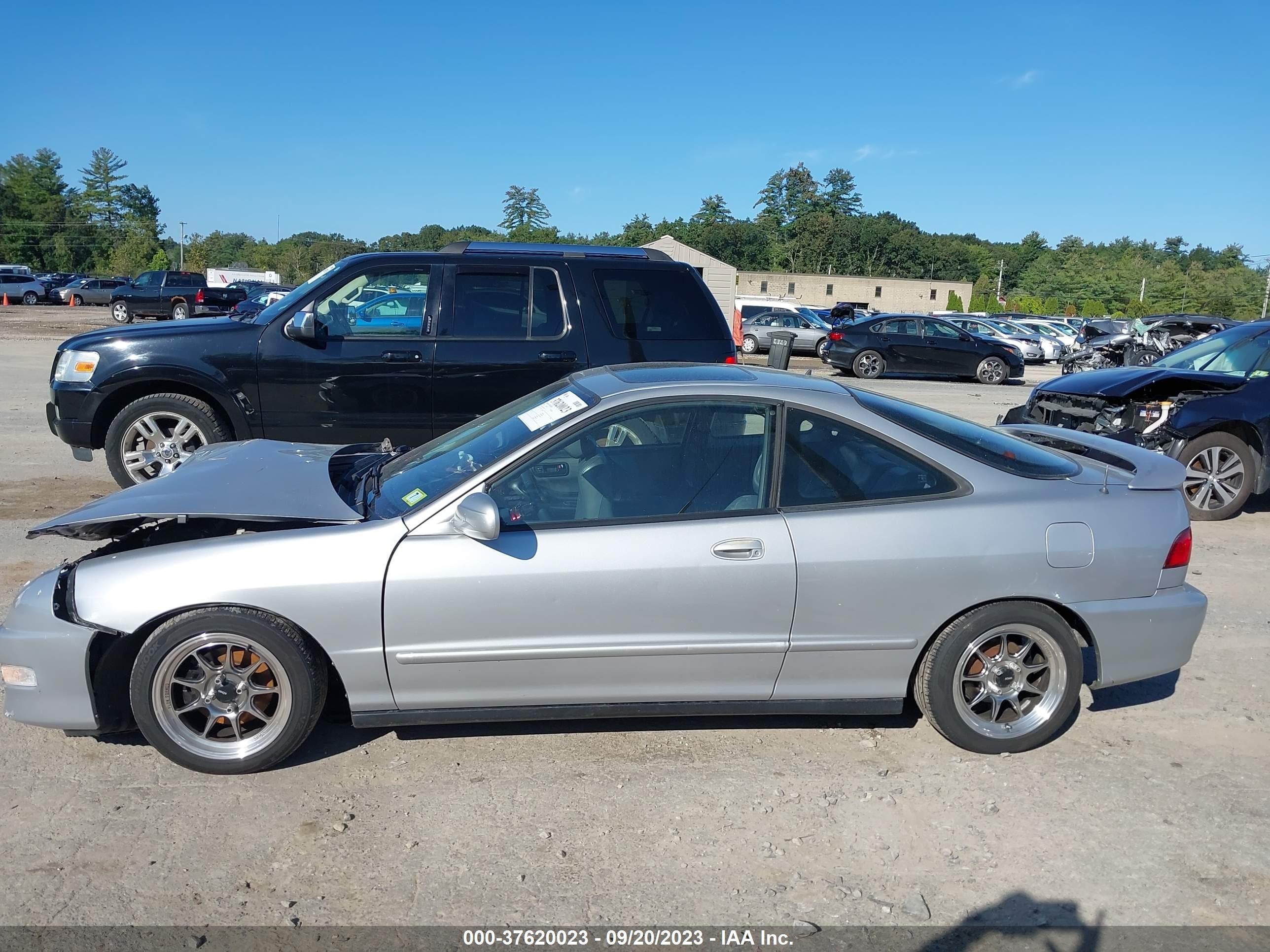 Photo 13 VIN: JH4DC43681S001854 - ACURA INTEGRA 