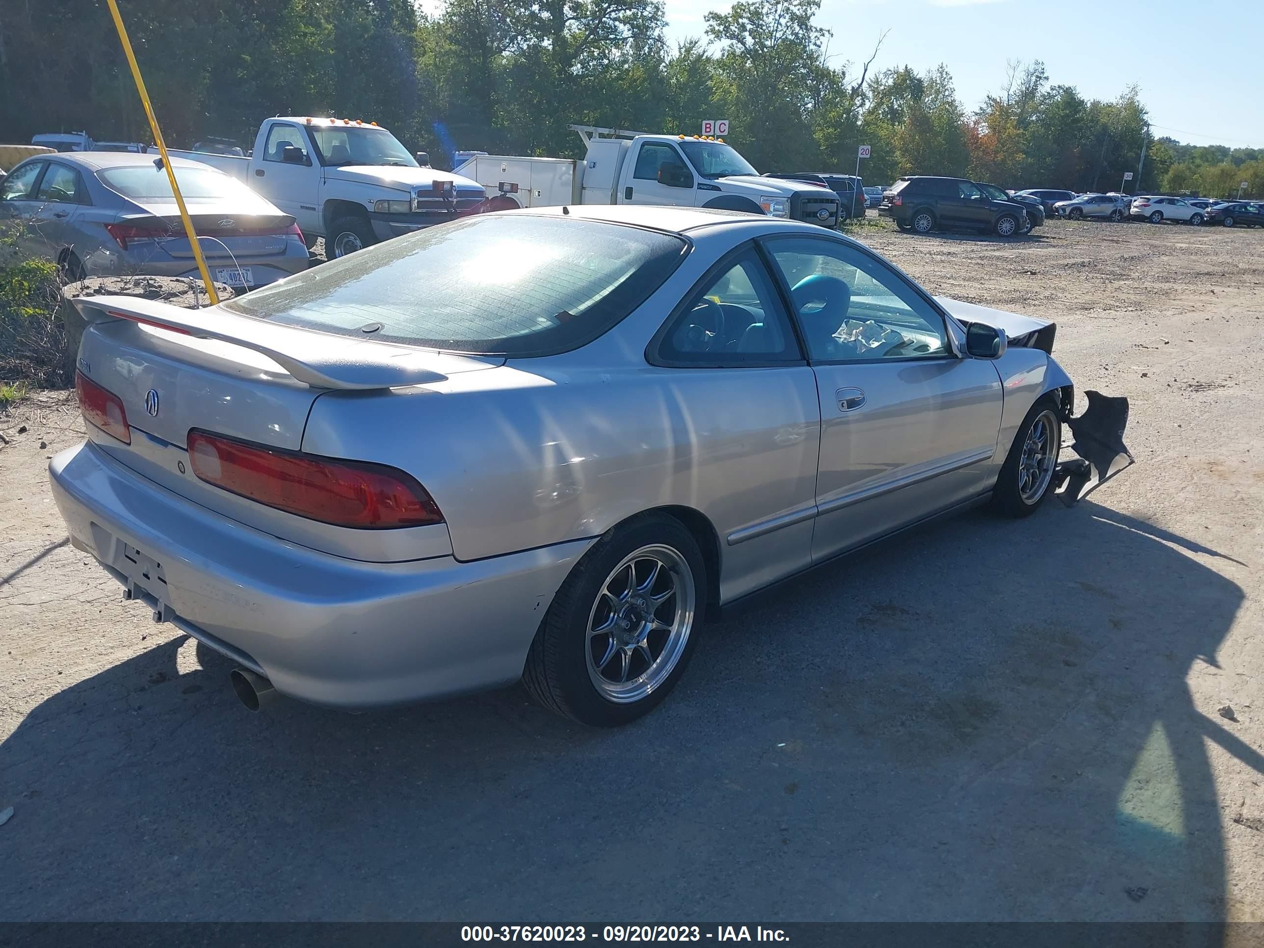 Photo 3 VIN: JH4DC43681S001854 - ACURA INTEGRA 