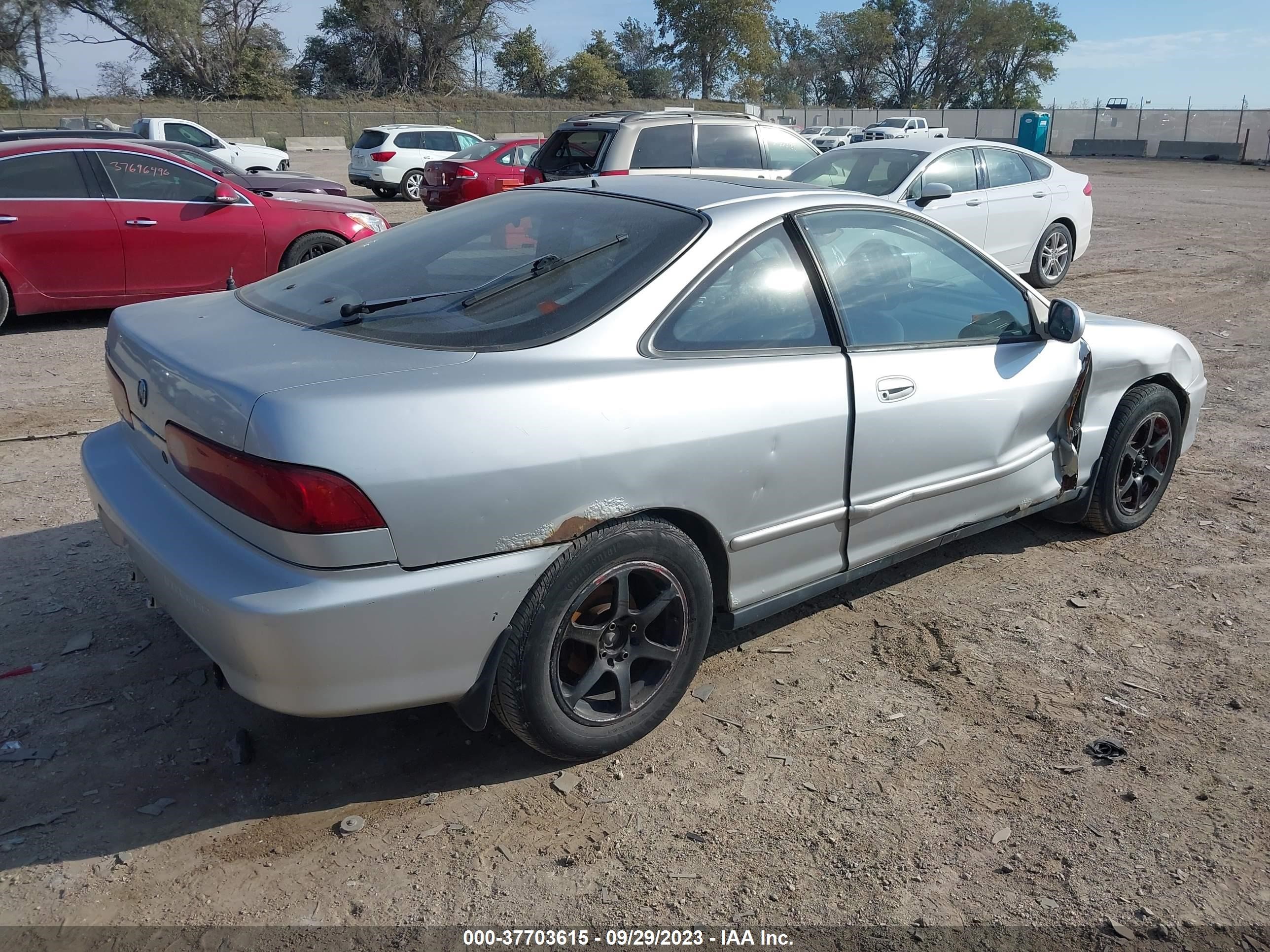 Photo 3 VIN: JH4DC4457YS006351 - ACURA INTEGRA 