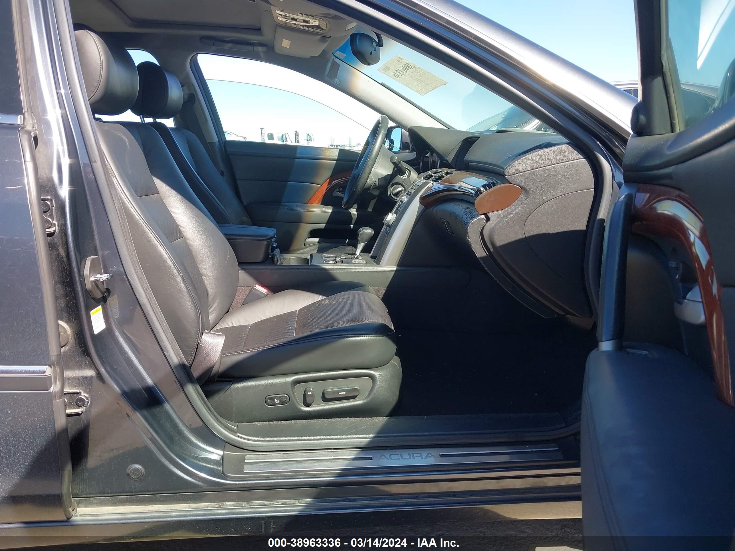 Photo 4 VIN: JH4KB16505C018966 - ACURA RL 