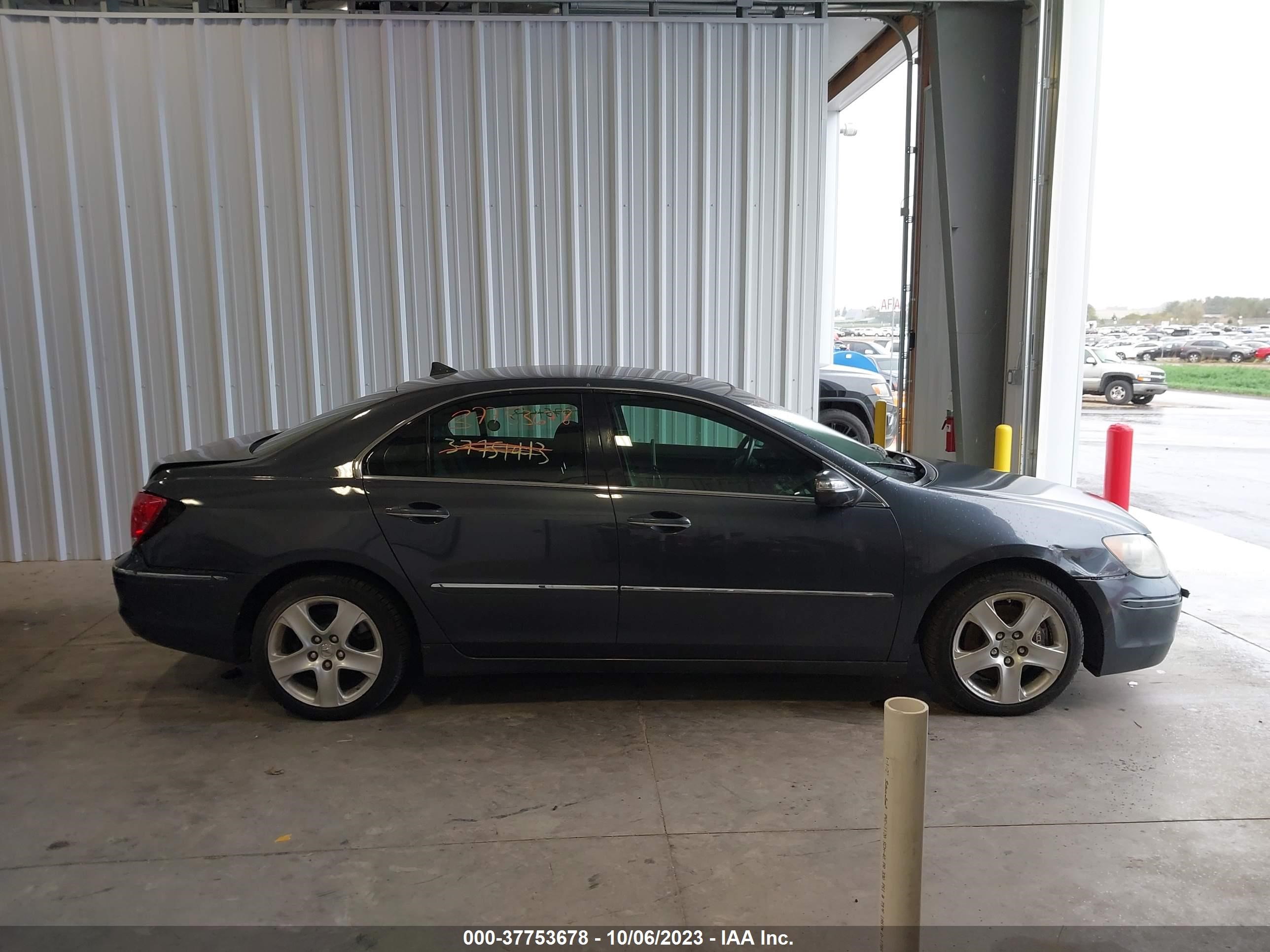 Photo 12 VIN: JH4KB16508C000472 - ACURA RL 