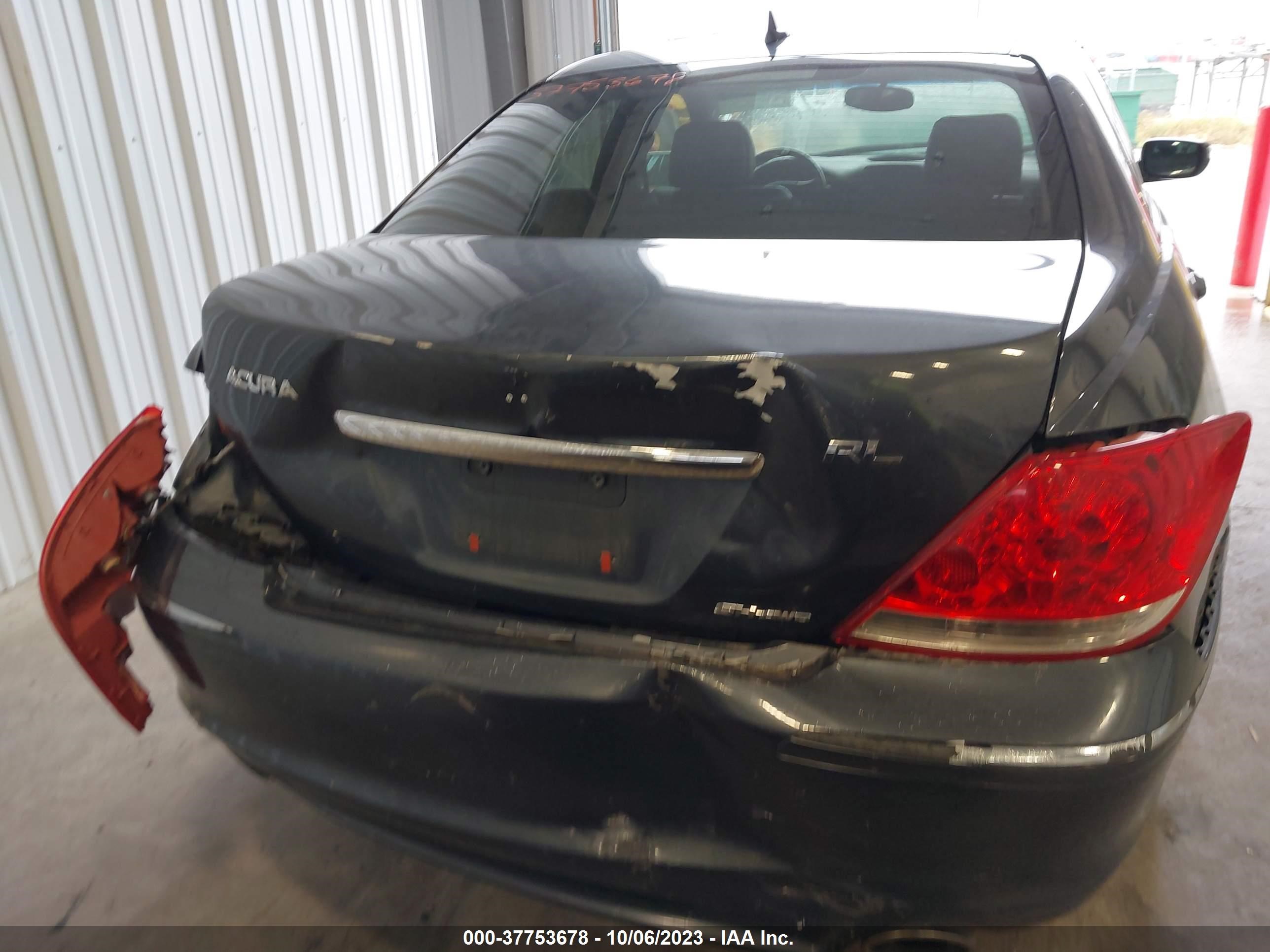 Photo 15 VIN: JH4KB16508C000472 - ACURA RL 