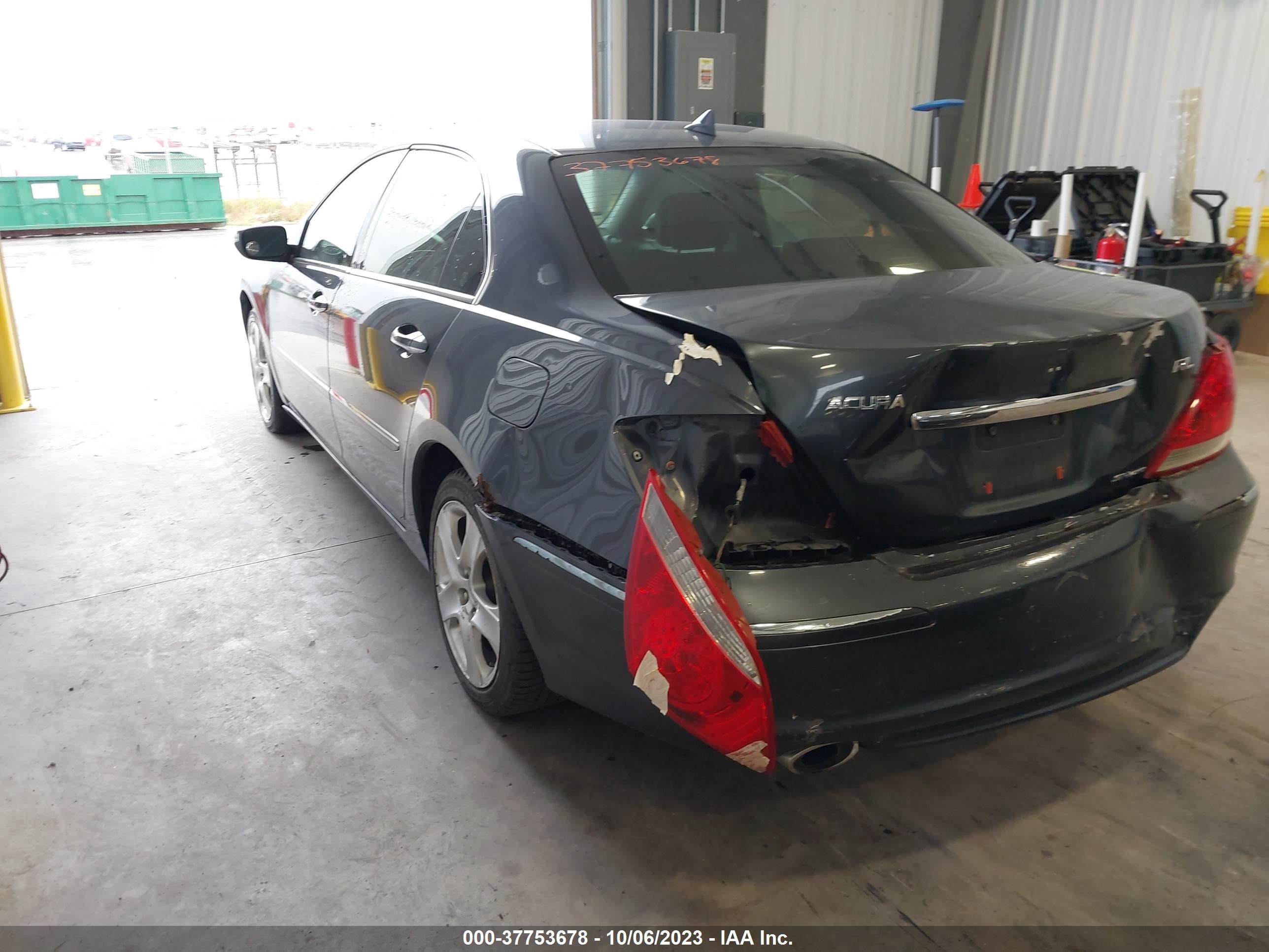 Photo 2 VIN: JH4KB16508C000472 - ACURA RL 