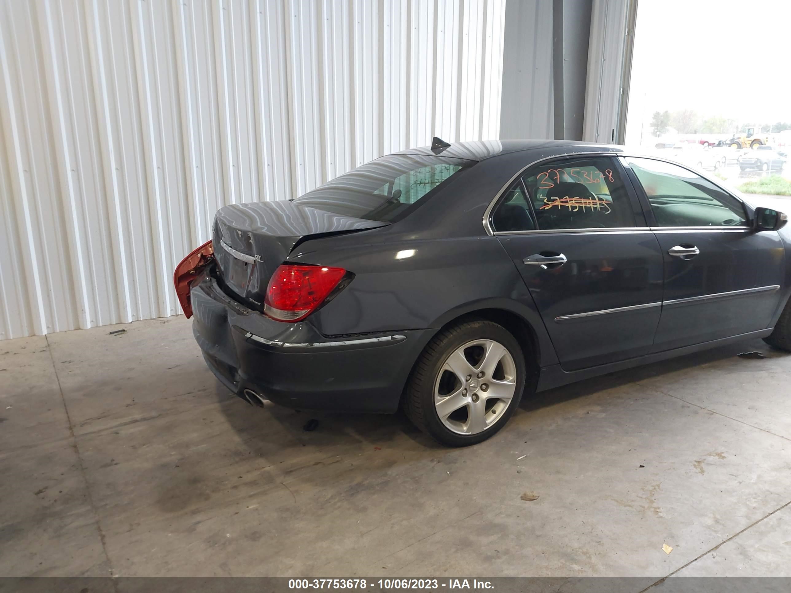 Photo 3 VIN: JH4KB16508C000472 - ACURA RL 