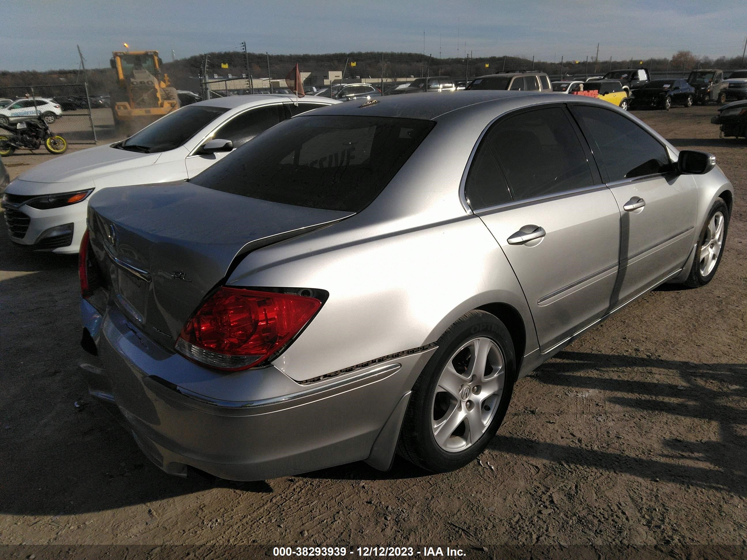 Photo 3 VIN: JH4KB16517C002035 - ACURA RL 