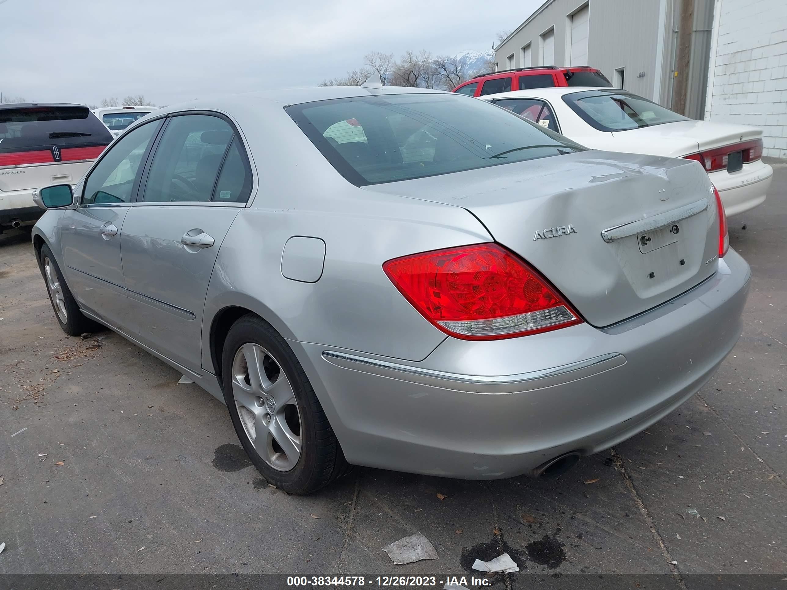 Photo 2 VIN: JH4KB16526C004990 - ACURA RL 