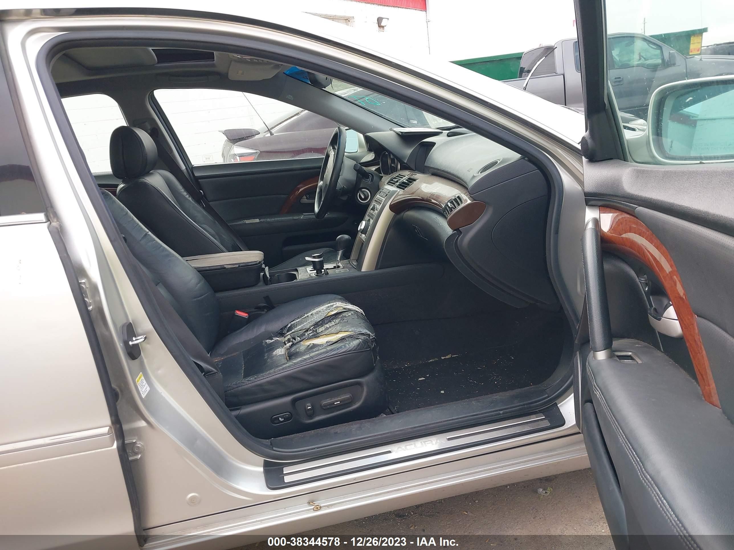 Photo 4 VIN: JH4KB16526C004990 - ACURA RL 