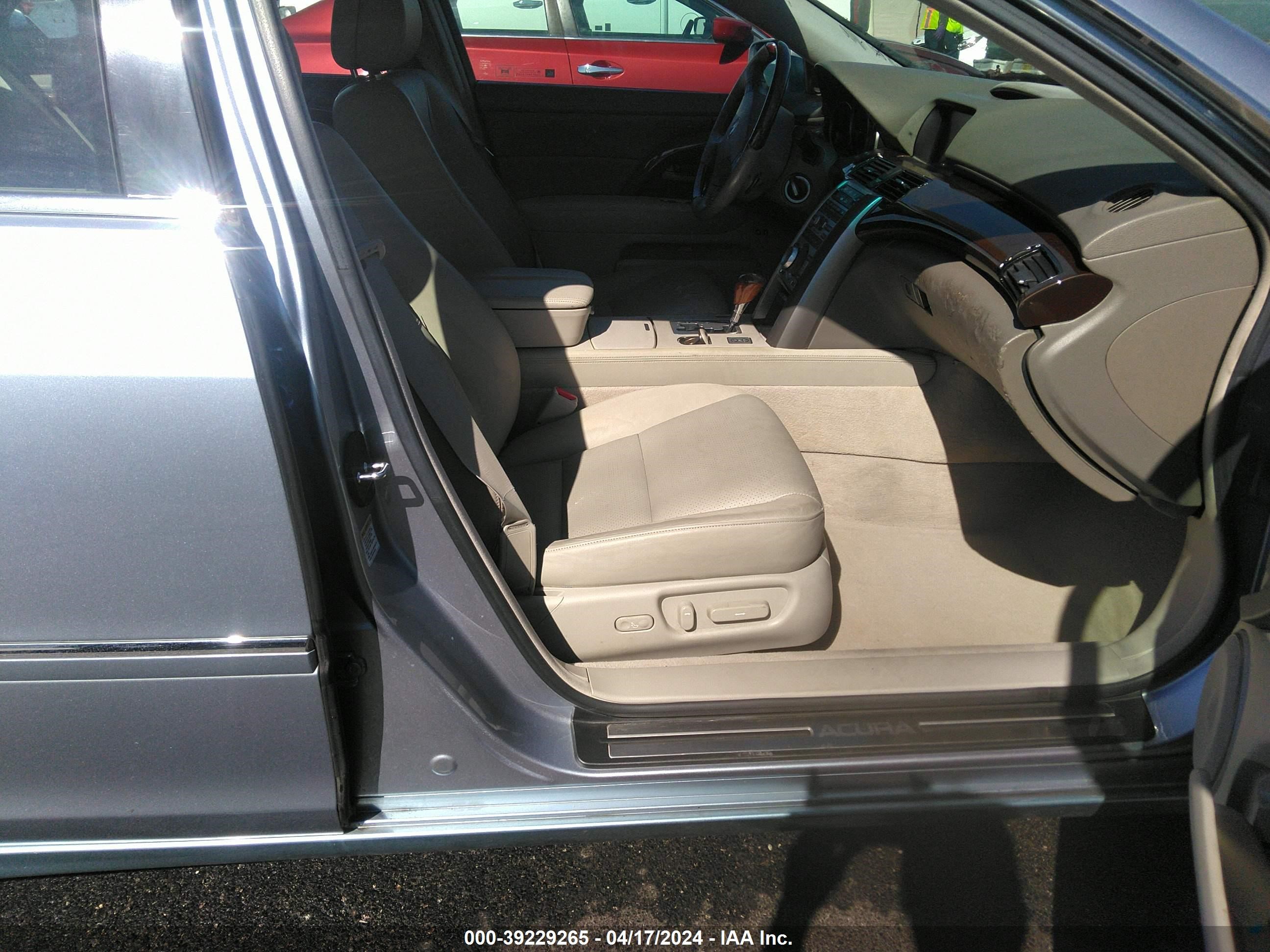 Photo 4 VIN: JH4KB16595C014334 - ACURA RL 