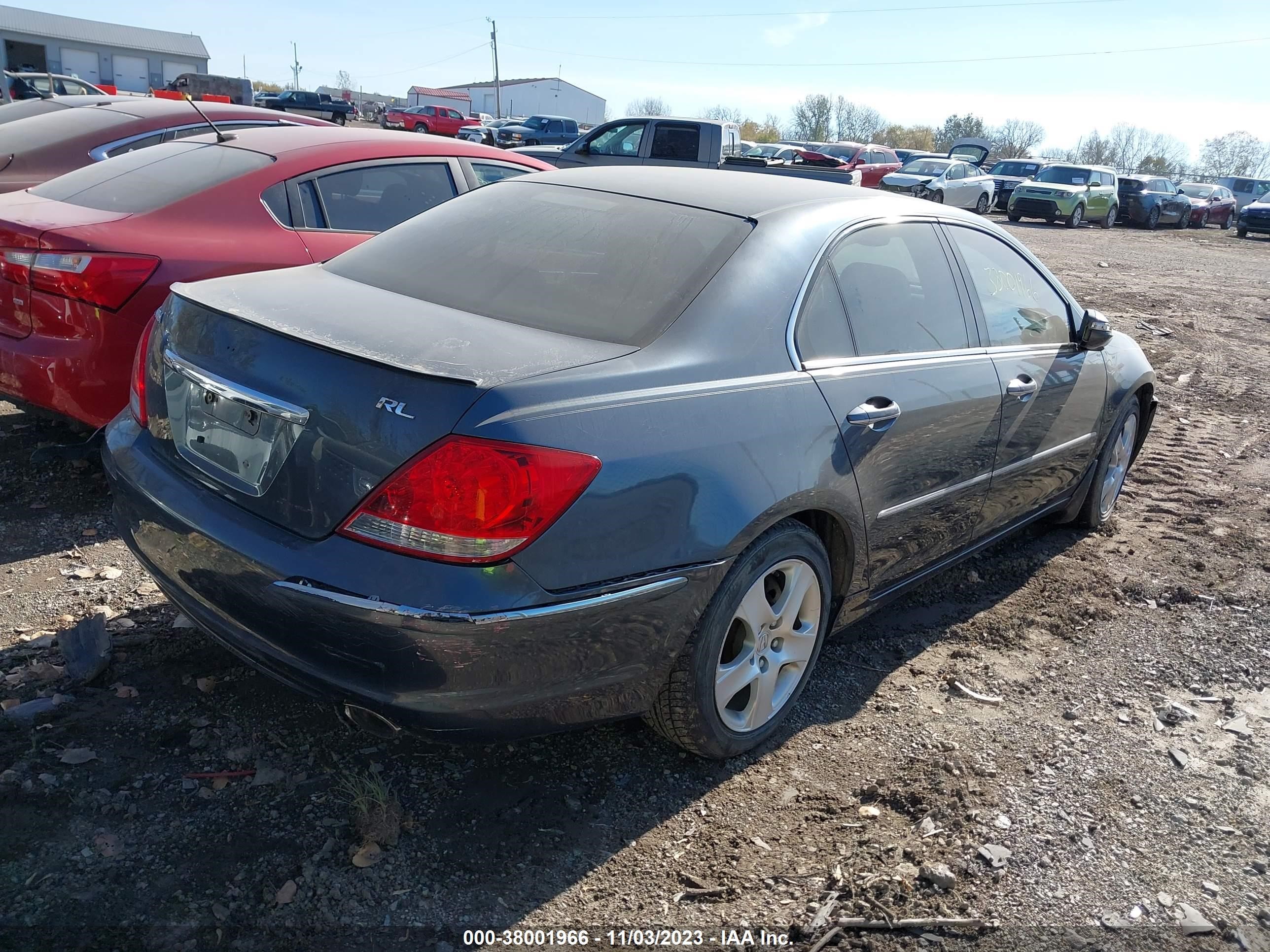 Photo 3 VIN: JH4KB16628C001017 - ACURA RL 