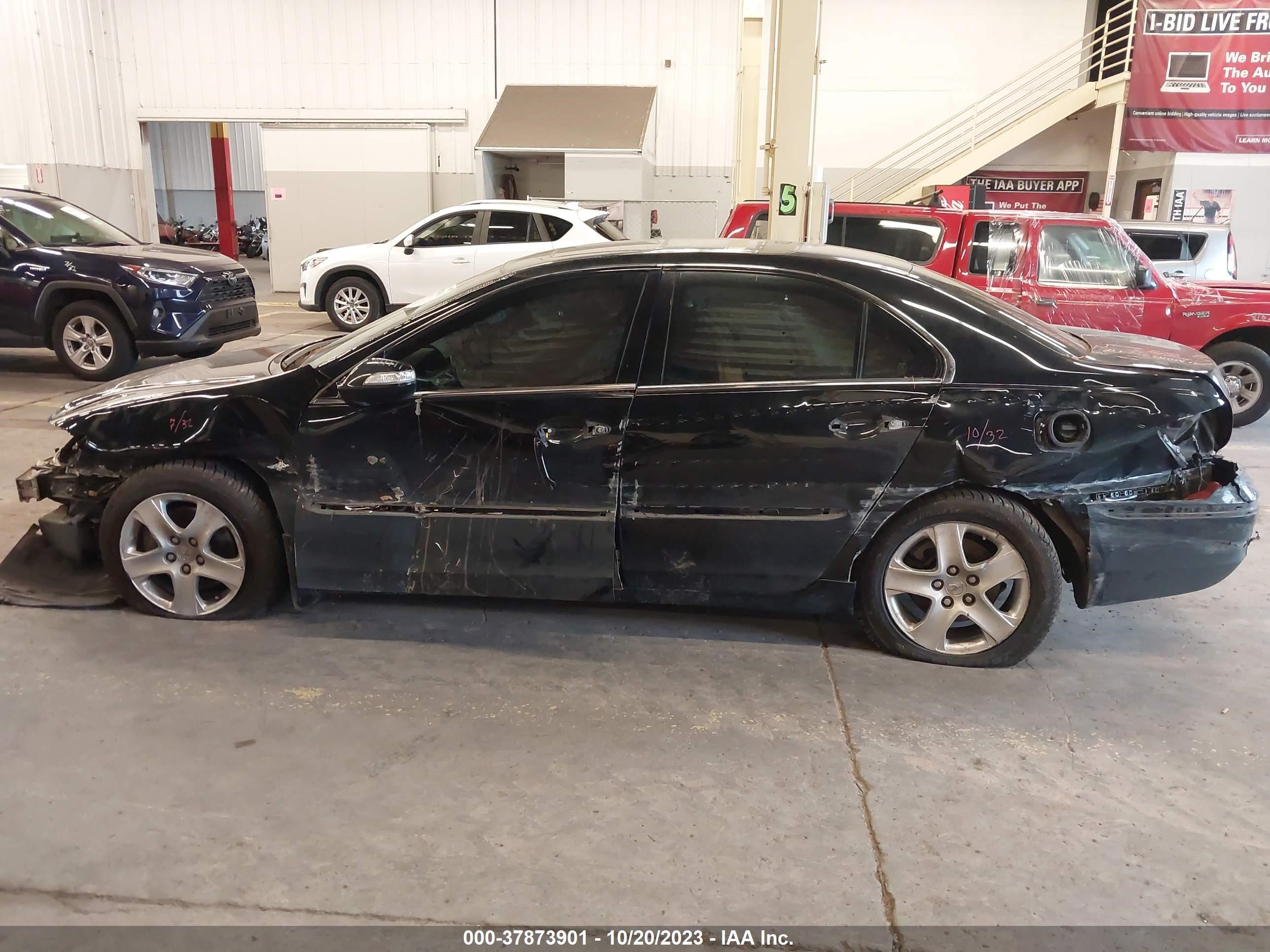 Photo 14 VIN: JH4KB16628C001471 - ACURA RL 