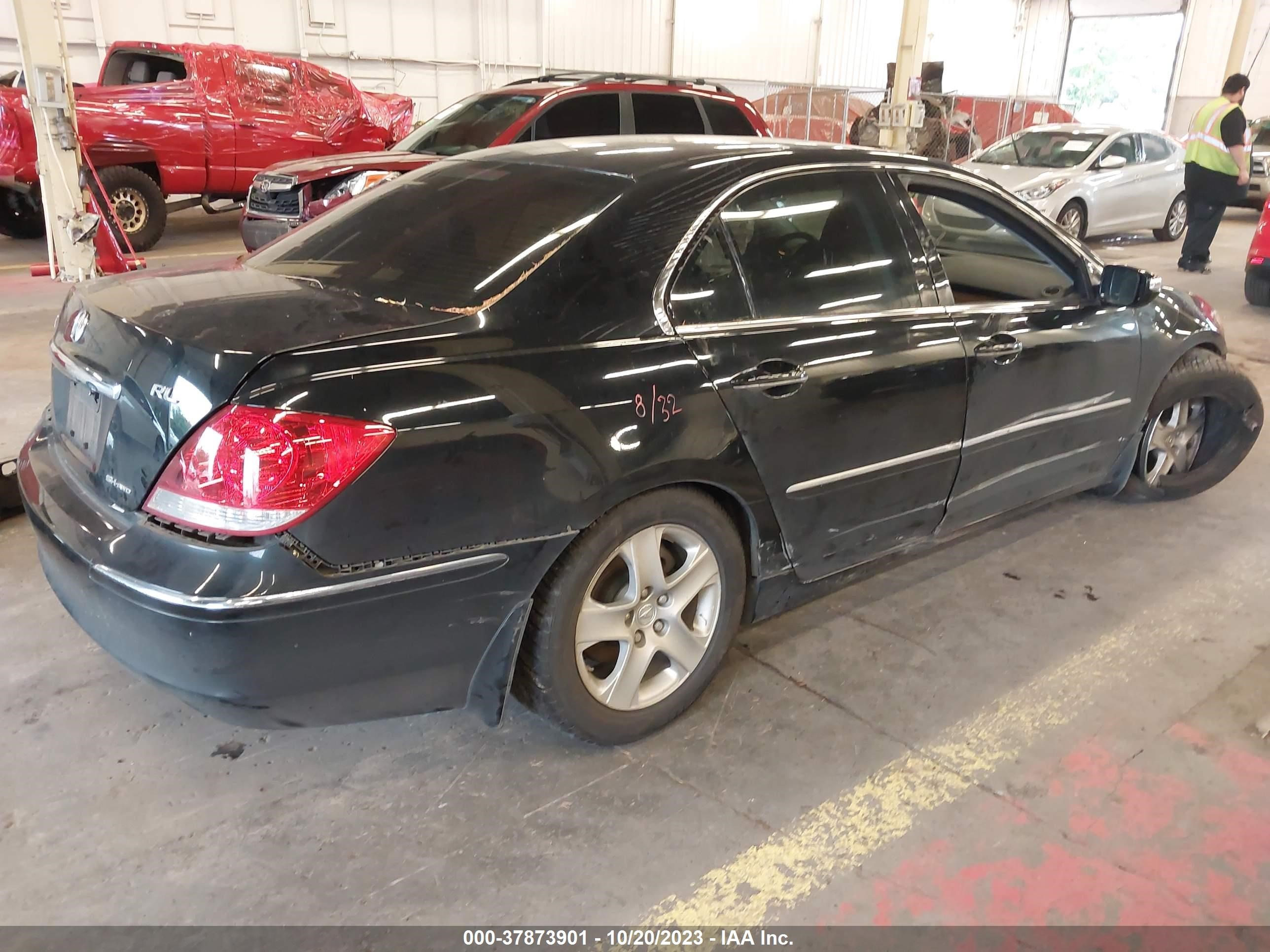 Photo 3 VIN: JH4KB16628C001471 - ACURA RL 