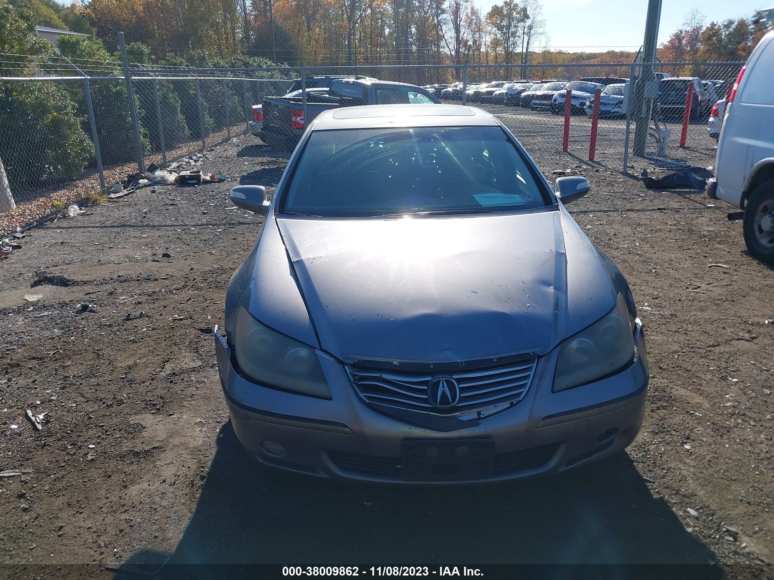 Photo 12 VIN: JH4KB16658C003859 - ACURA RL 