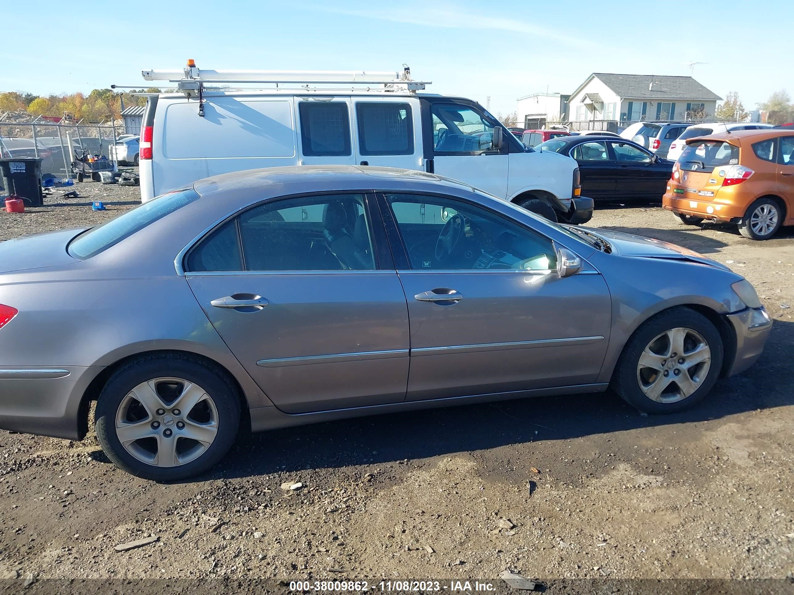 Photo 13 VIN: JH4KB16658C003859 - ACURA RL 