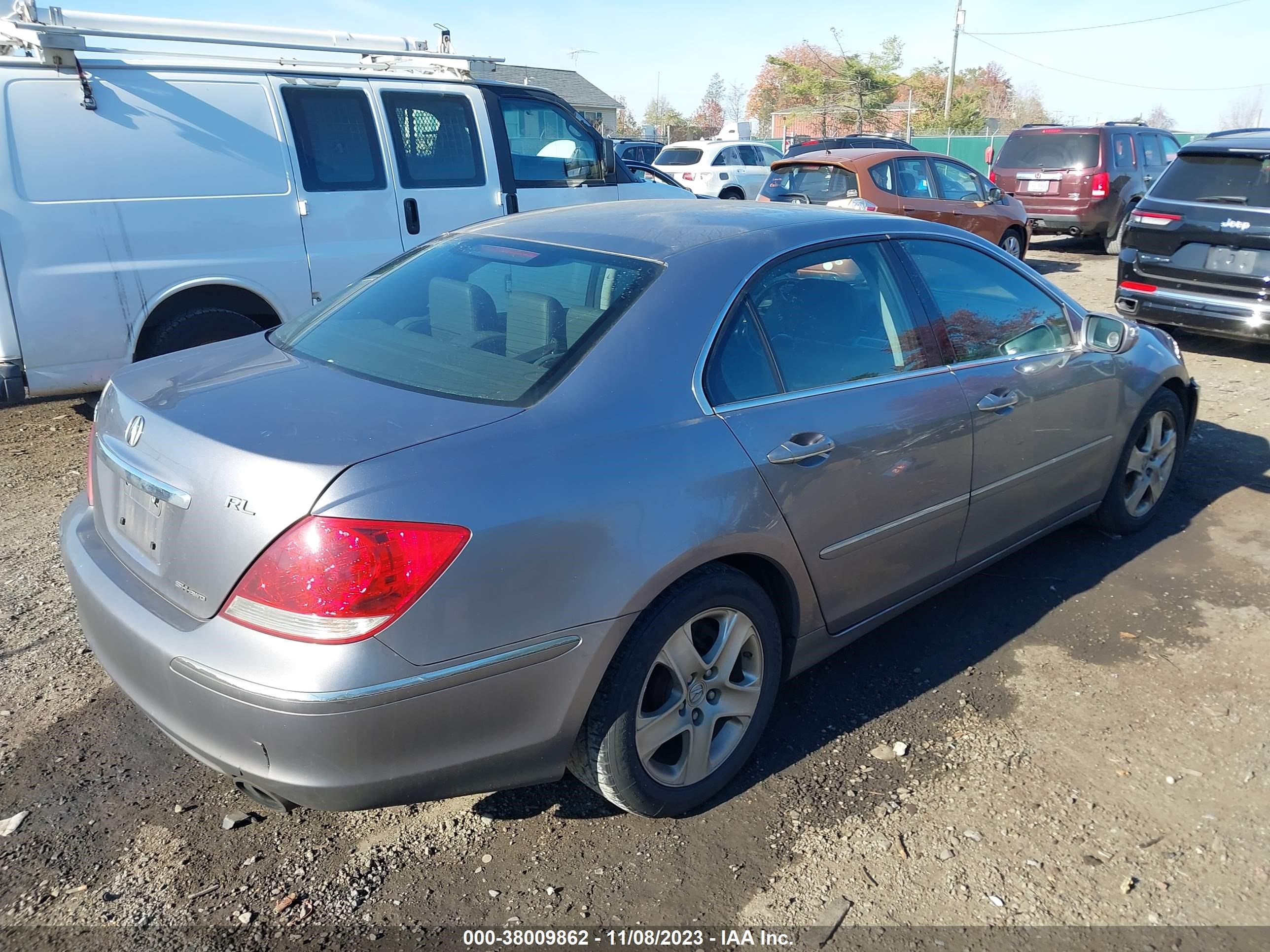 Photo 3 VIN: JH4KB16658C003859 - ACURA RL 