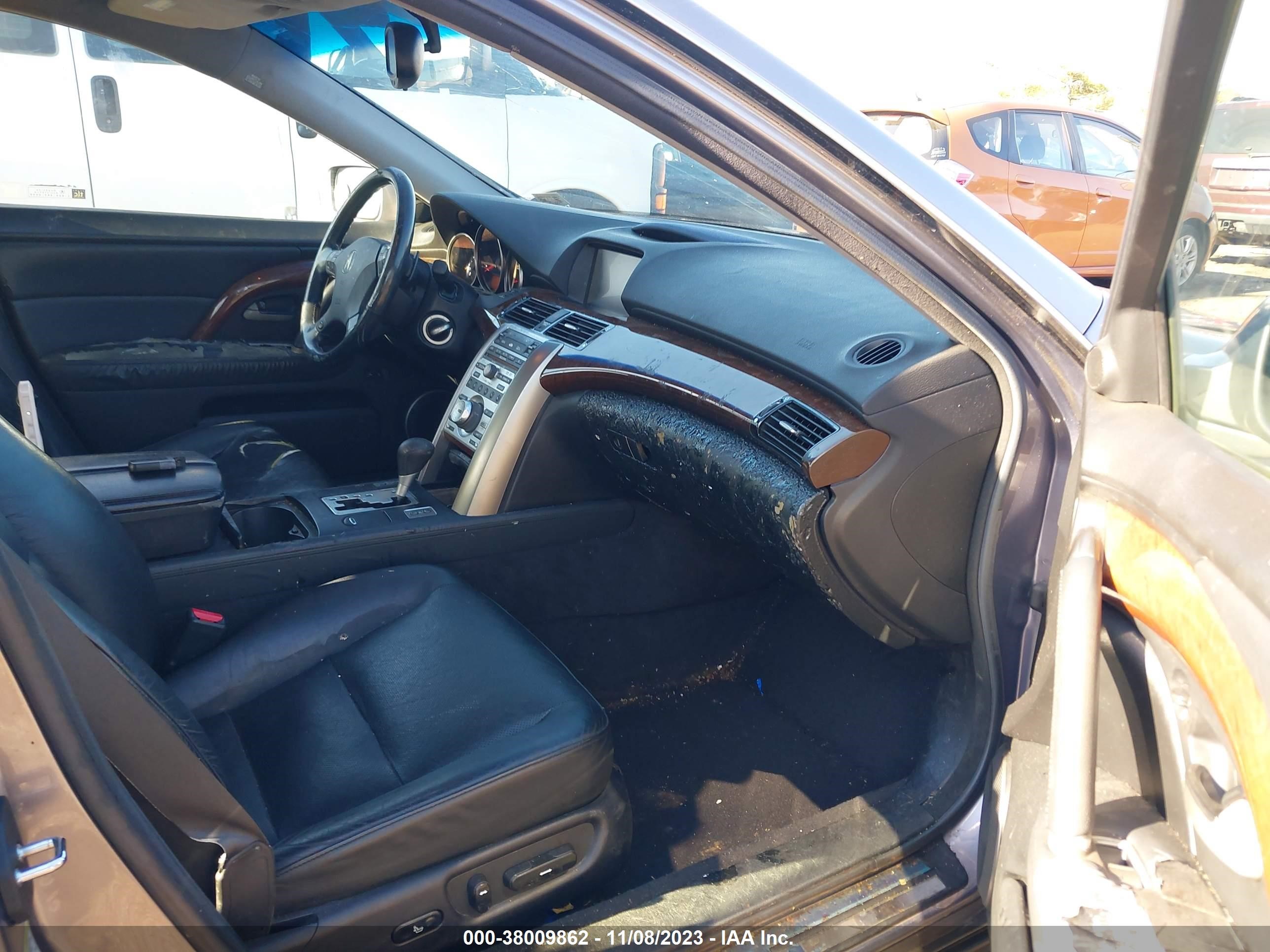 Photo 4 VIN: JH4KB16658C003859 - ACURA RL 