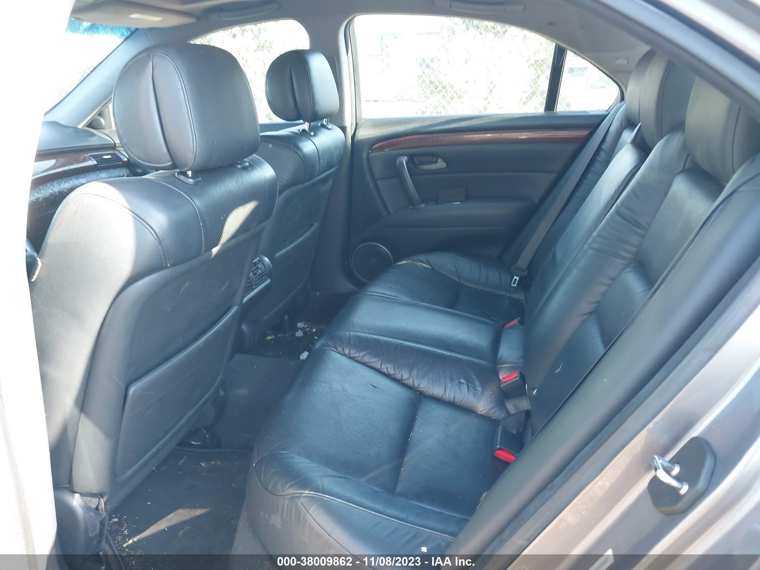 Photo 7 VIN: JH4KB16658C003859 - ACURA RL 