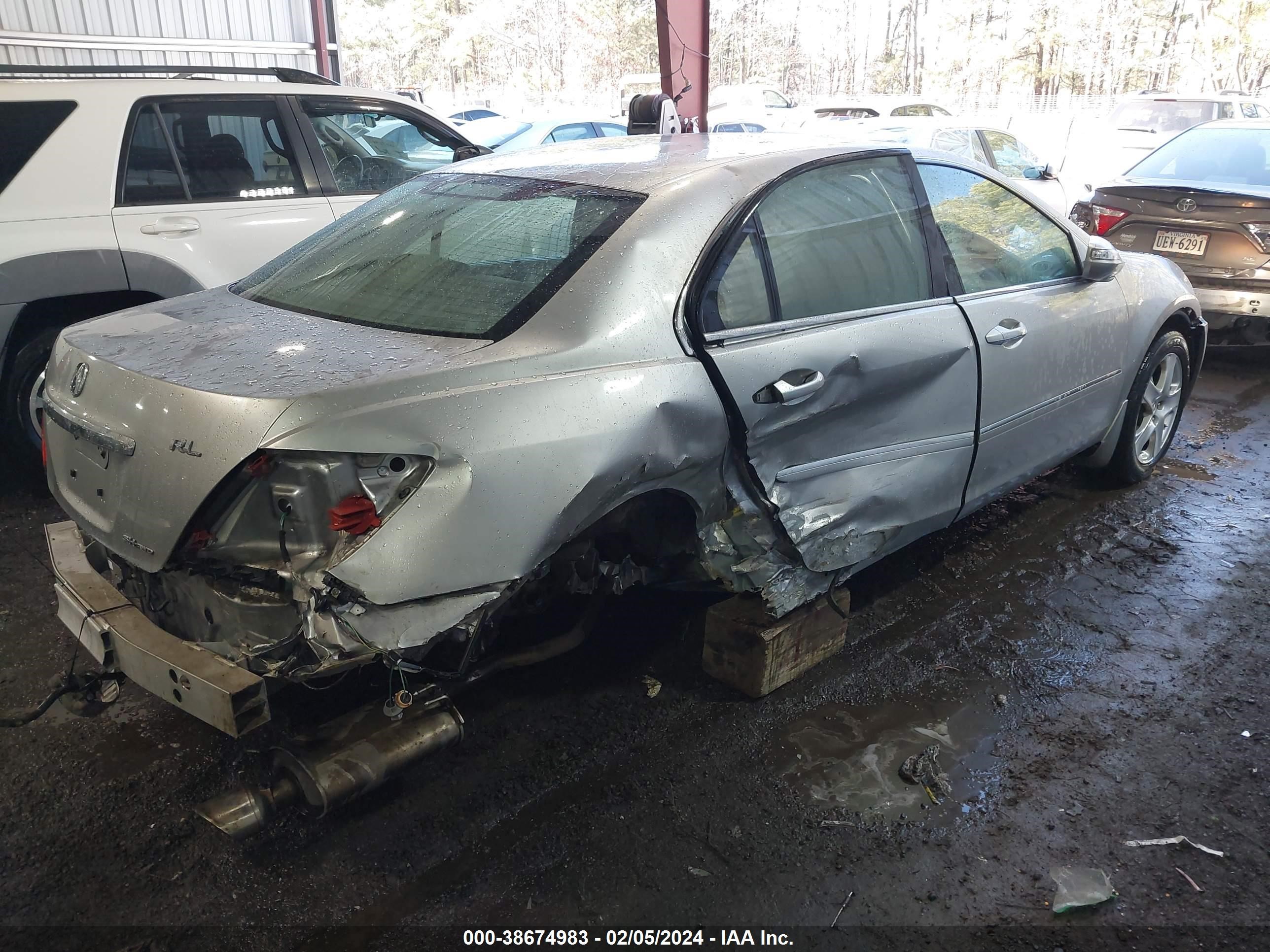 Photo 3 VIN: JH4KB16678C001157 - ACURA RL 