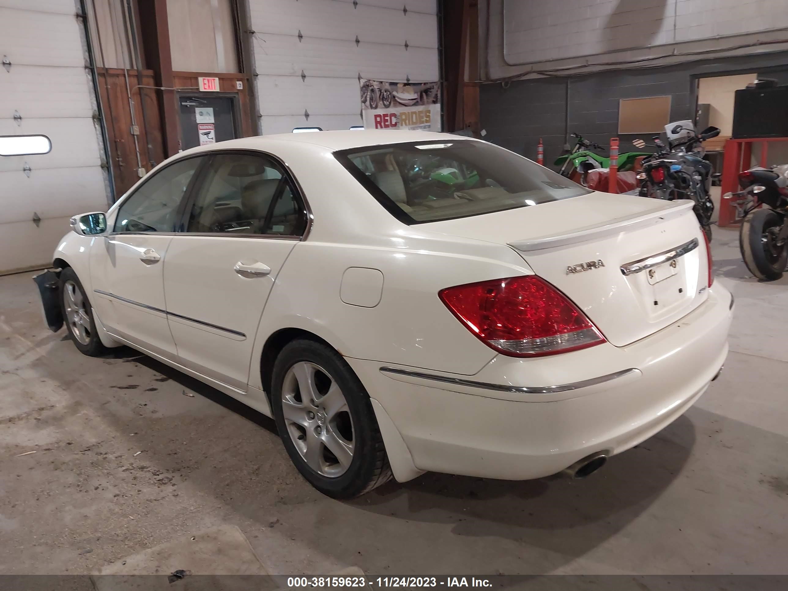 Photo 2 VIN: JH4KB16698C000138 - ACURA RL 