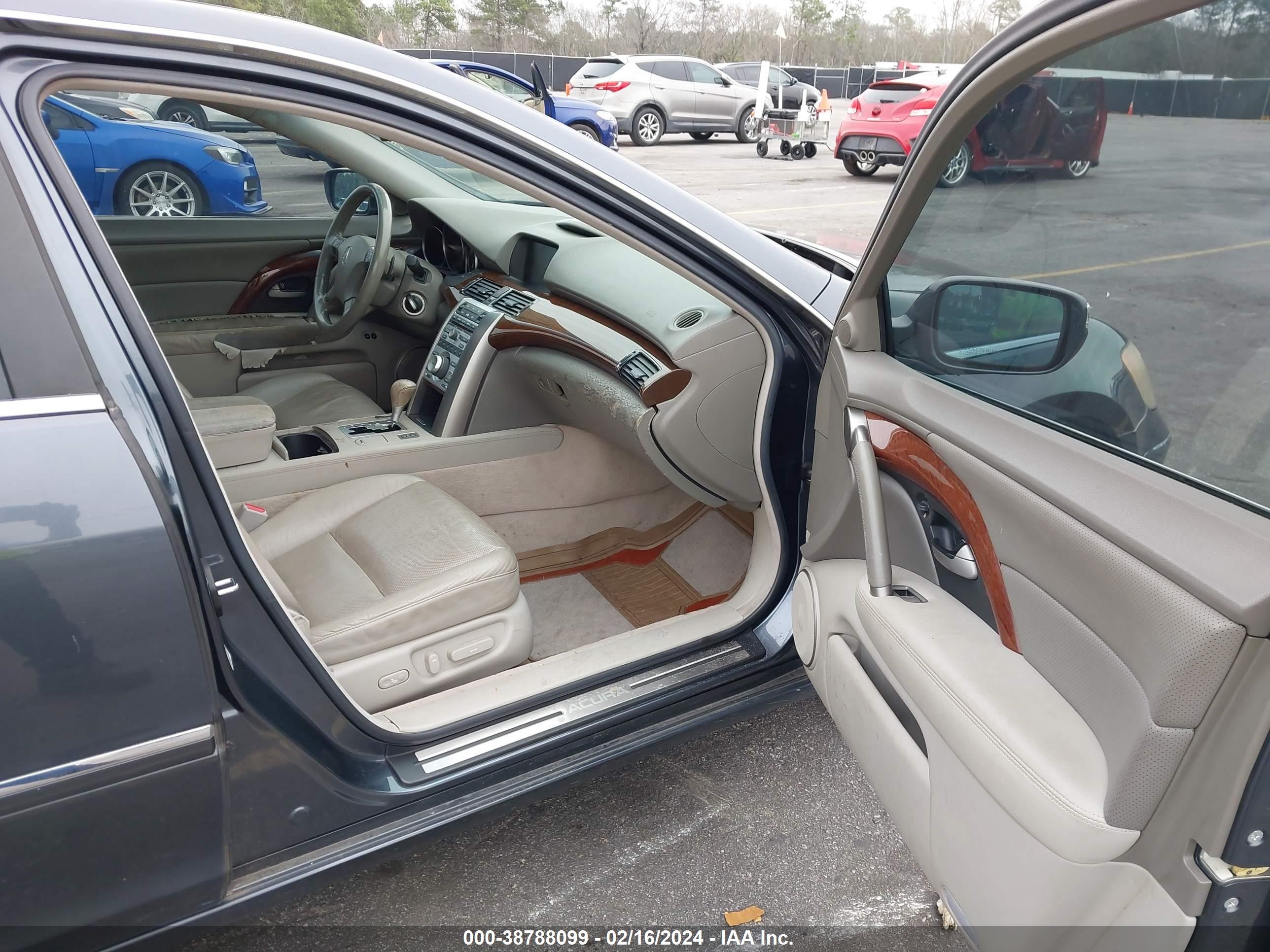 Photo 4 VIN: JH4KB166X7C004133 - ACURA RL 