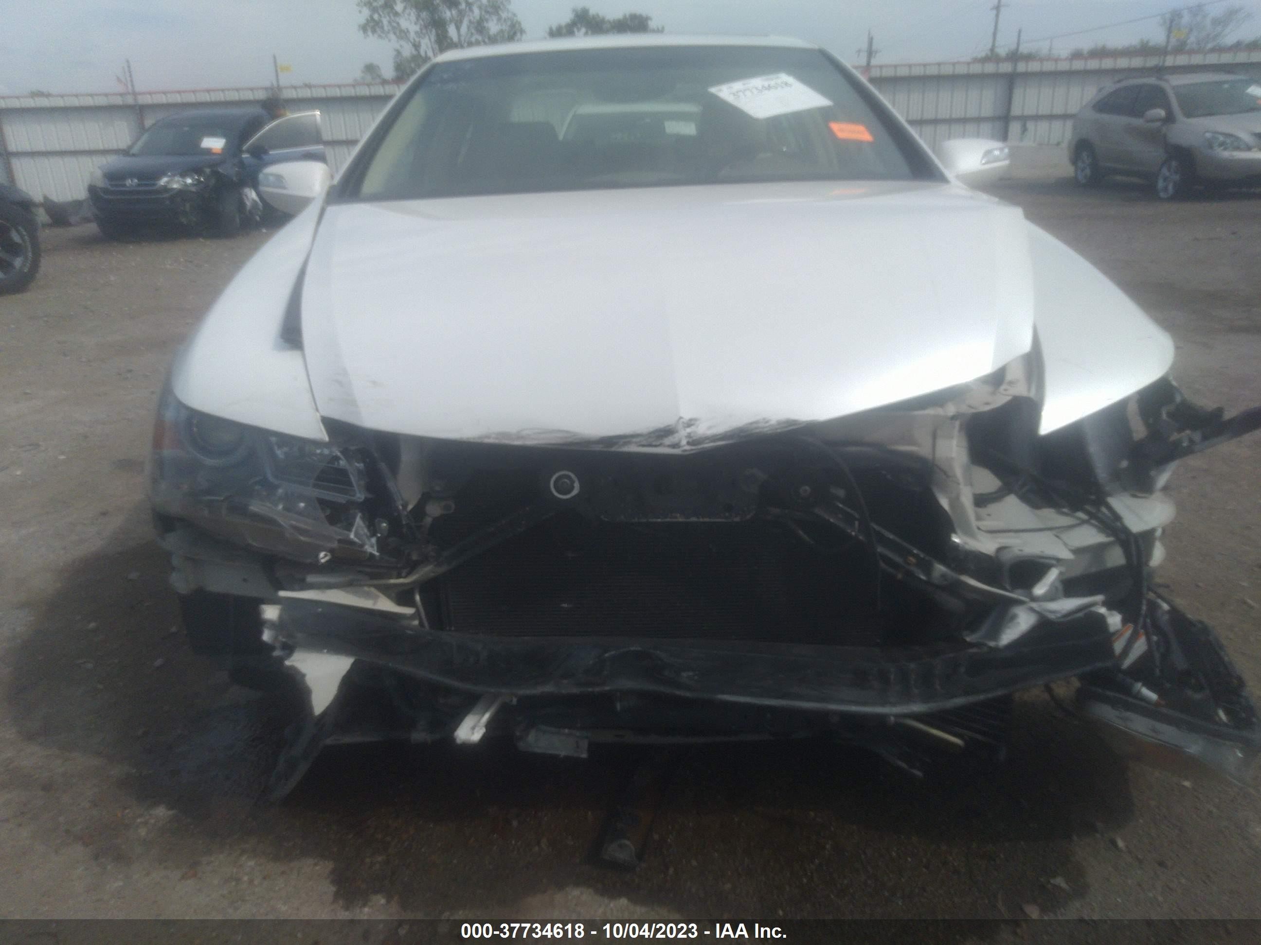 Photo 11 VIN: JH4KB26639C000983 - ACURA RL 