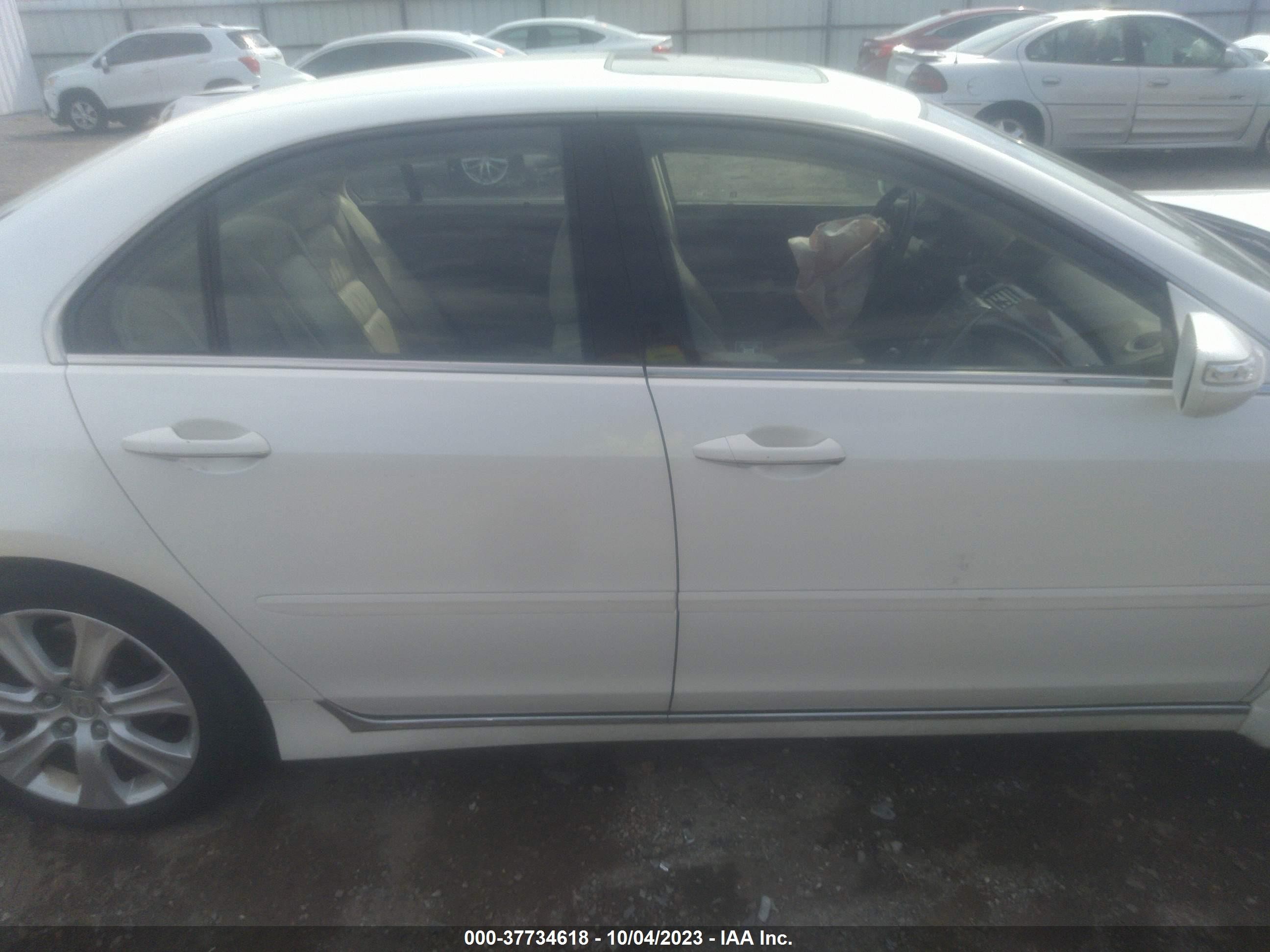 Photo 12 VIN: JH4KB26639C000983 - ACURA RL 