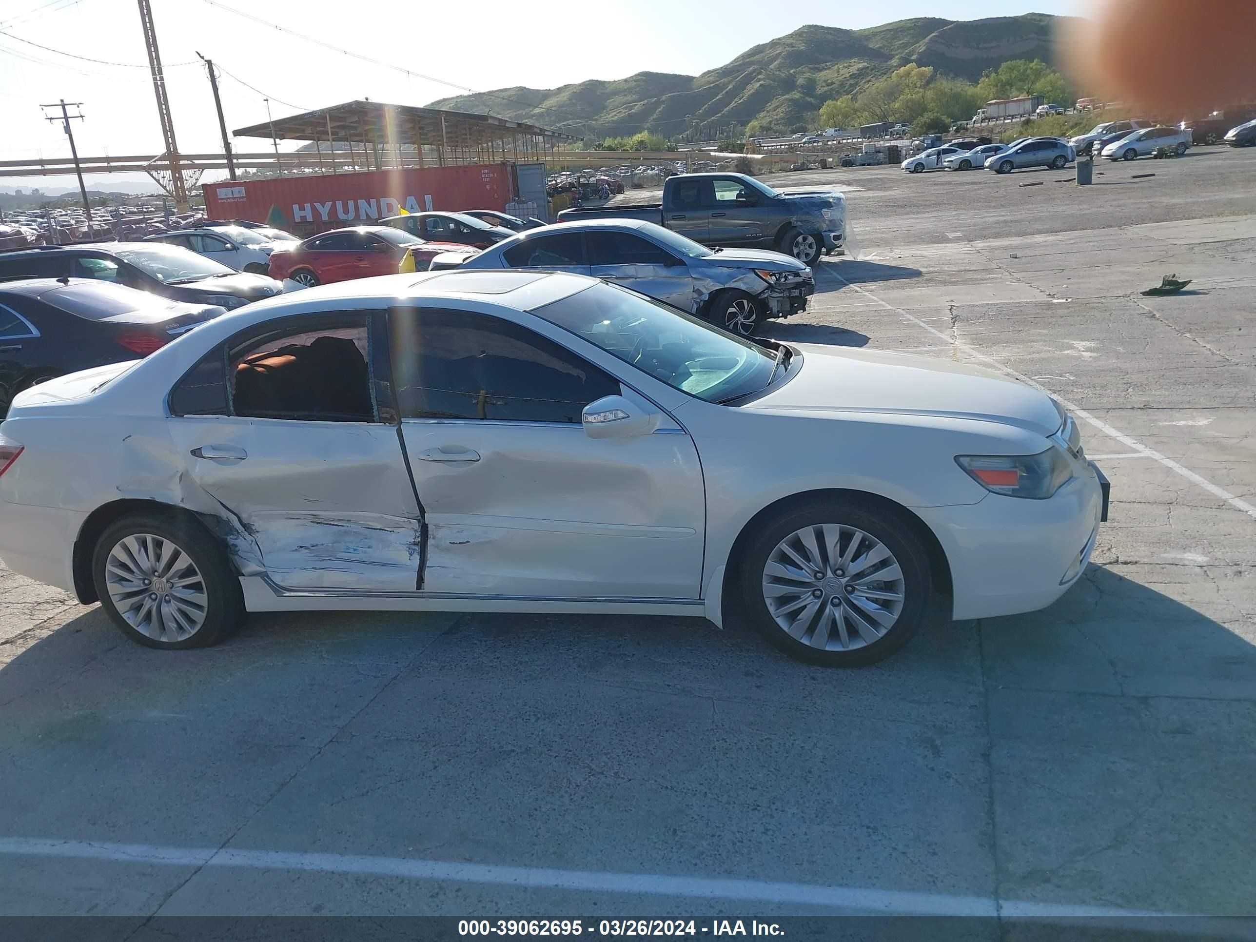 Photo 12 VIN: JH4KB2F6XBC000937 - ACURA RL 