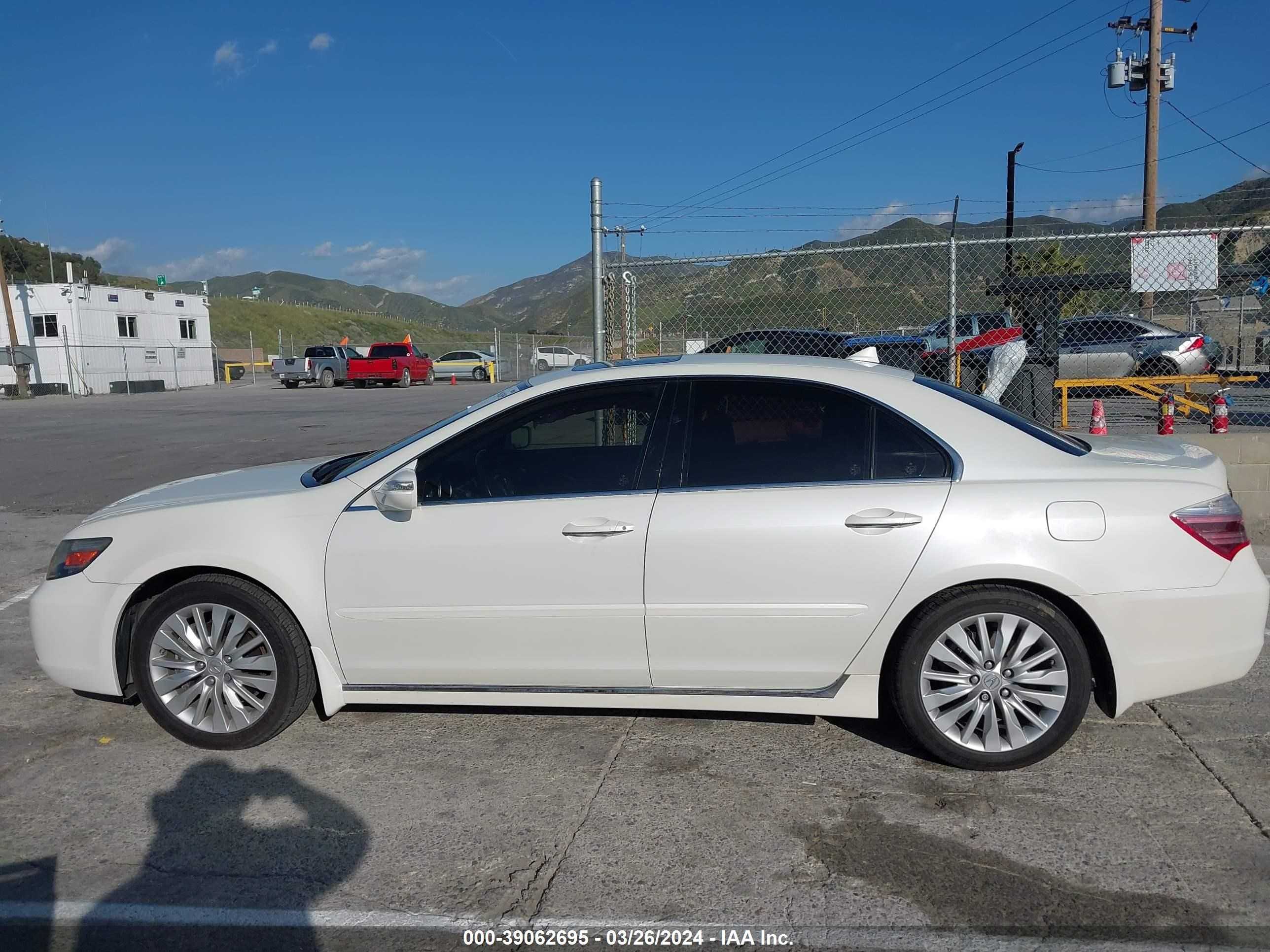 Photo 13 VIN: JH4KB2F6XBC000937 - ACURA RL 