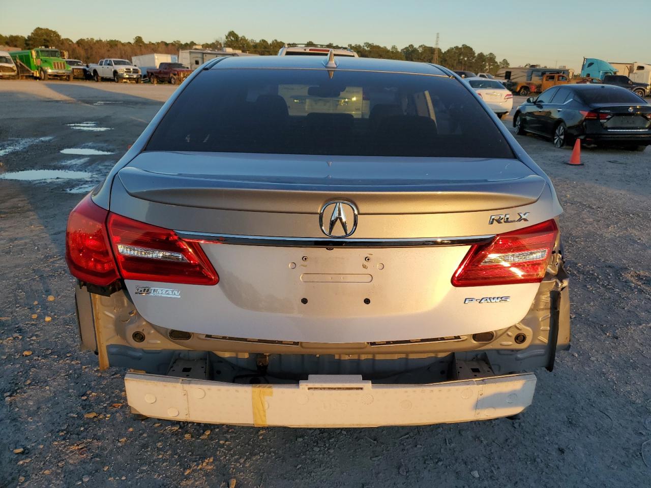 Photo 5 VIN: JH4KC1F50HC000758 - ACURA RLX 