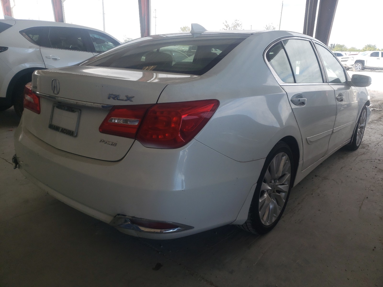 Photo 3 VIN: JH4KC1F58EC000440 - ACURA RLX TECH 