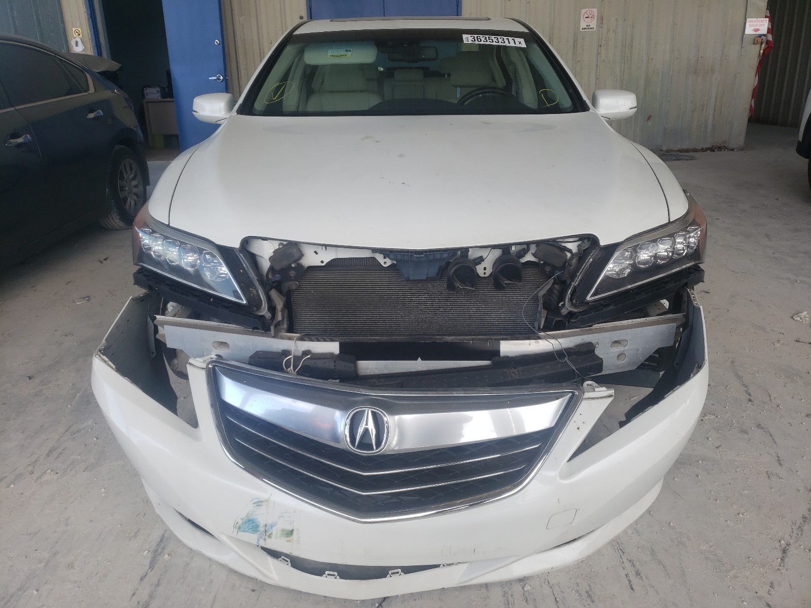 Photo 8 VIN: JH4KC1F58EC000440 - ACURA RLX TECH 