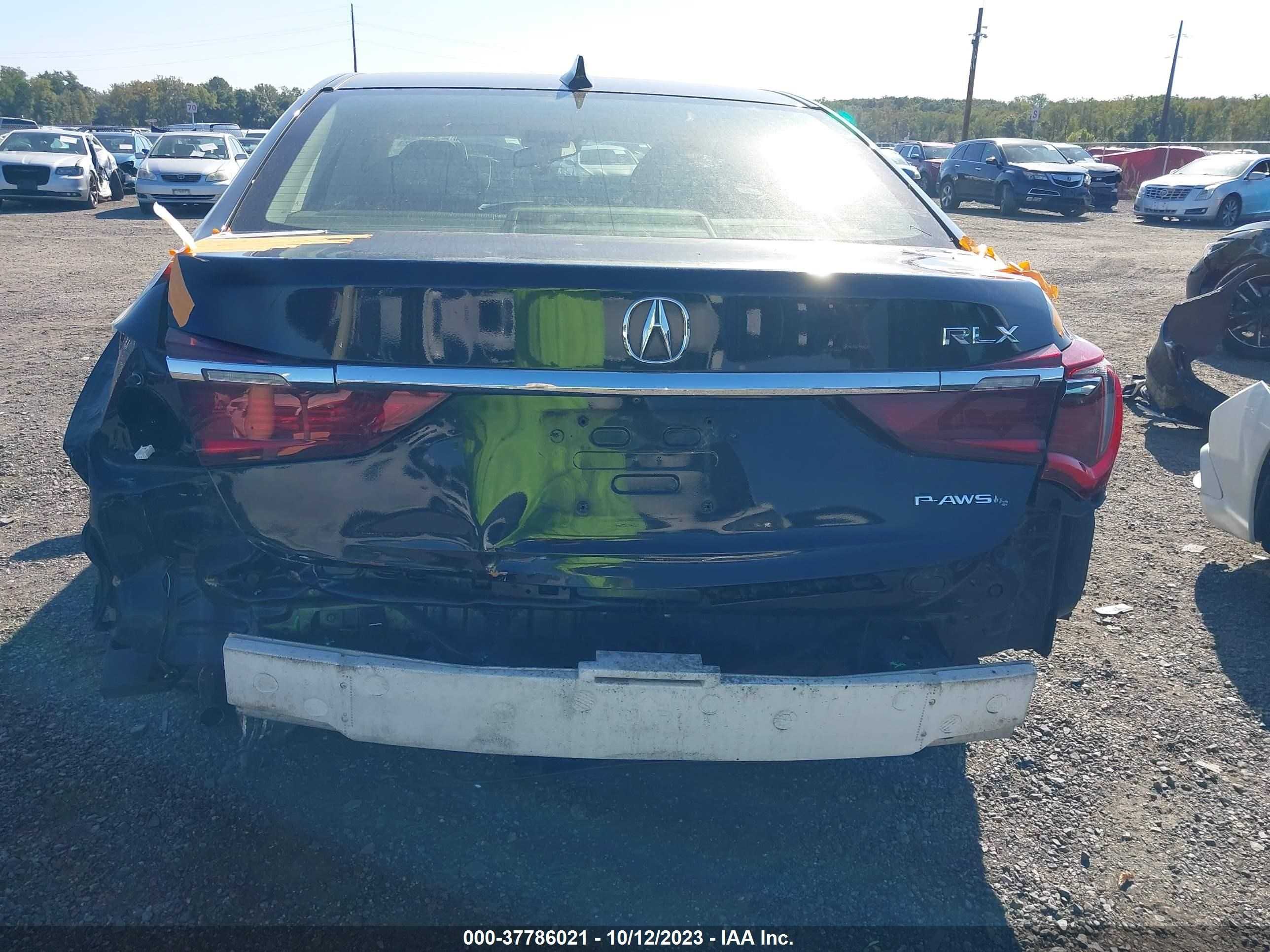 Photo 5 VIN: JH4KC1F5XJC000238 - ACURA RLX 