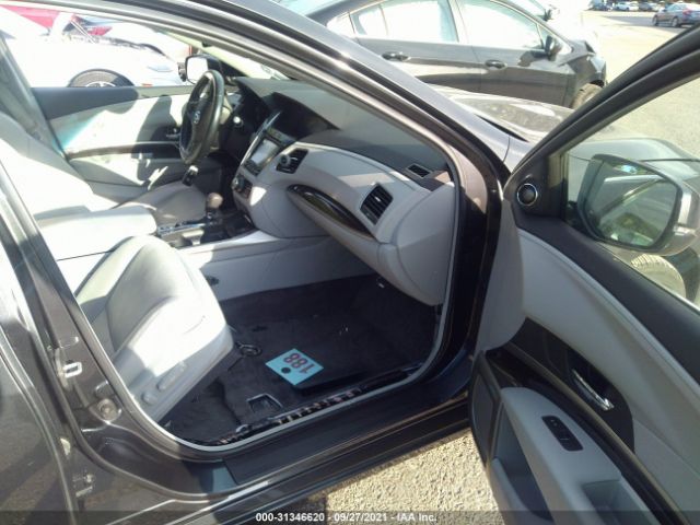 Photo 4 VIN: JH4KC1F95GC001762 - ACURA RLX 