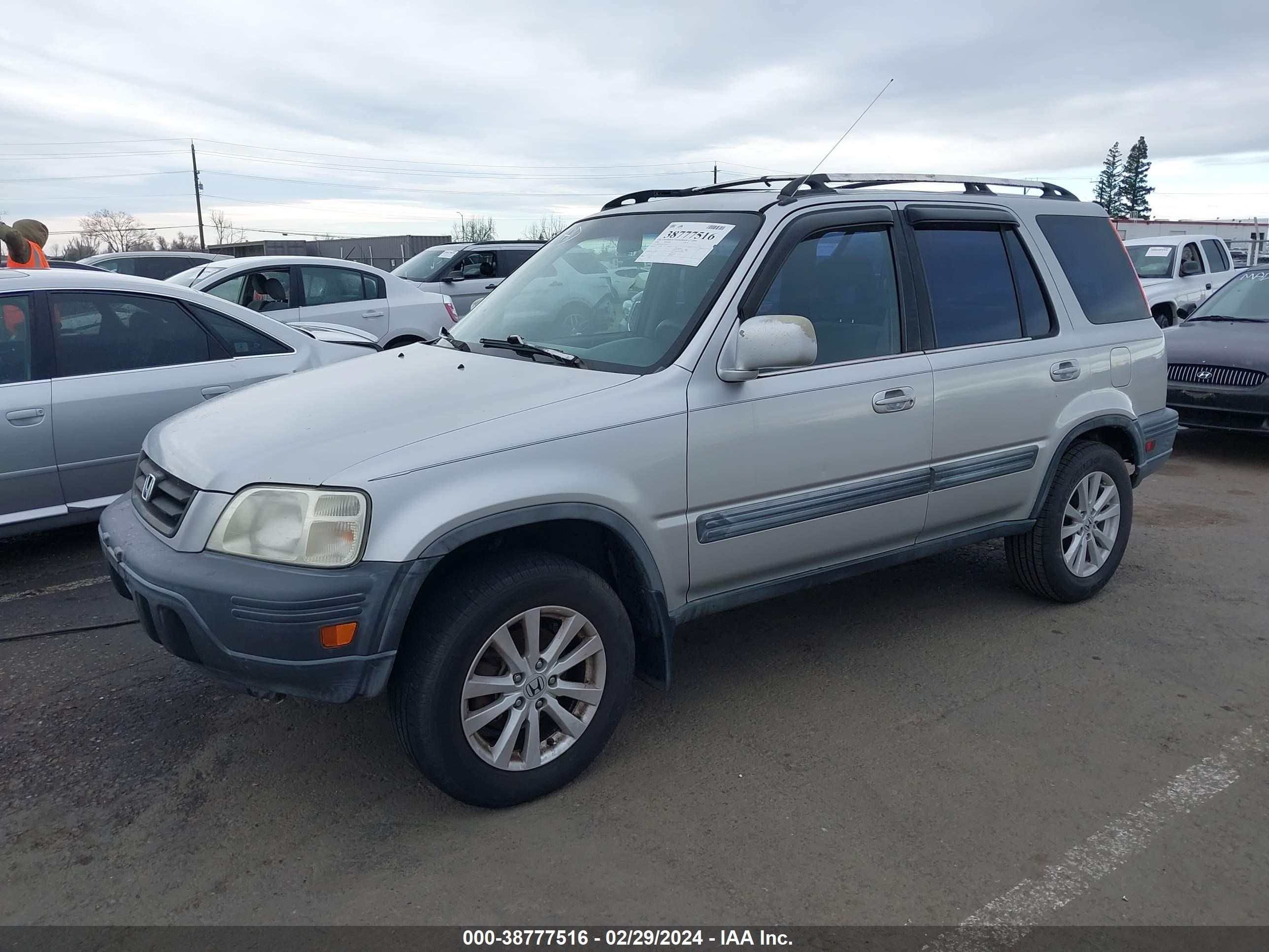 Photo 1 VIN: JHLRD1761YC021318 - HONDA CR-V 