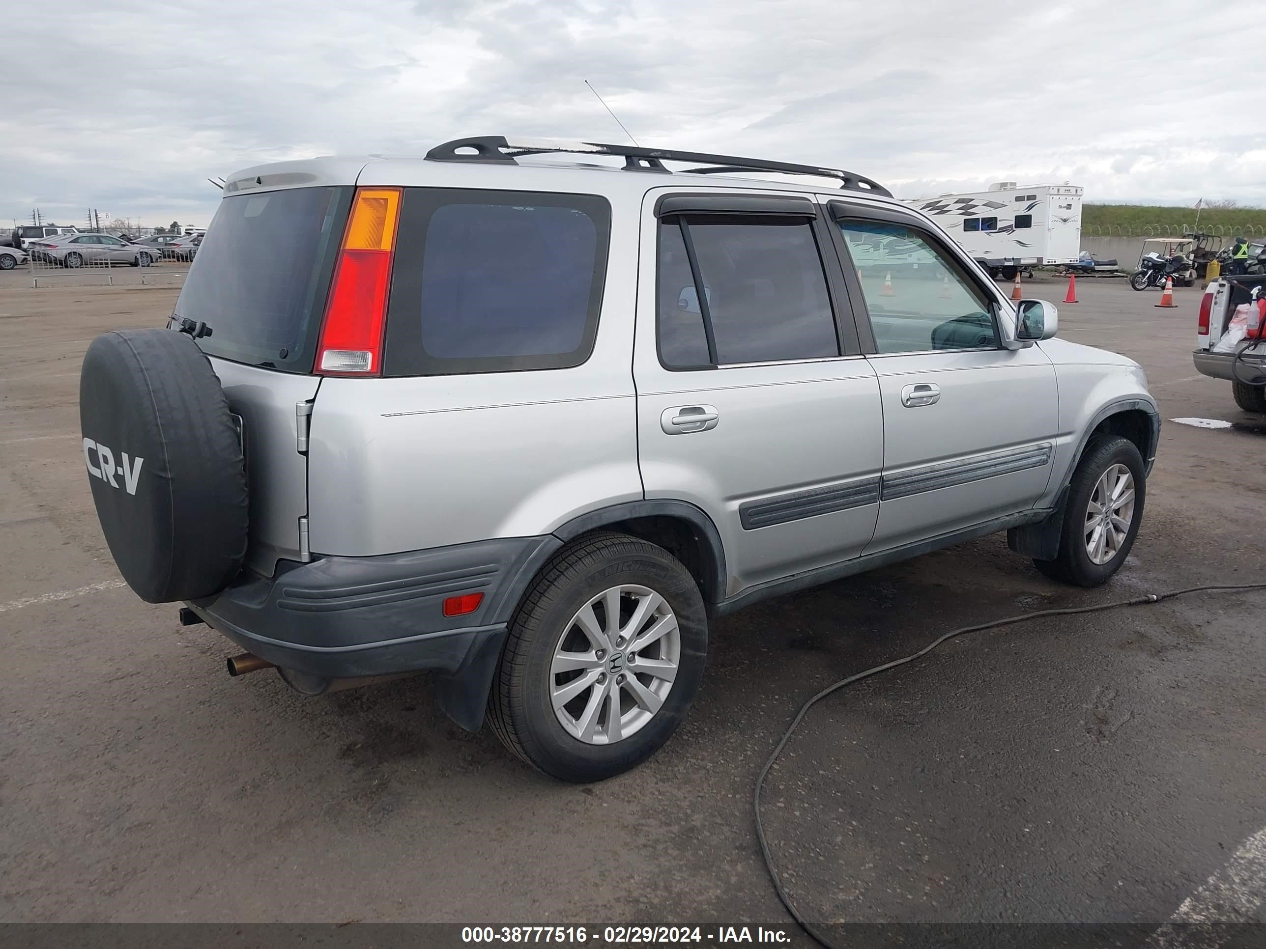 Photo 3 VIN: JHLRD1761YC021318 - HONDA CR-V 