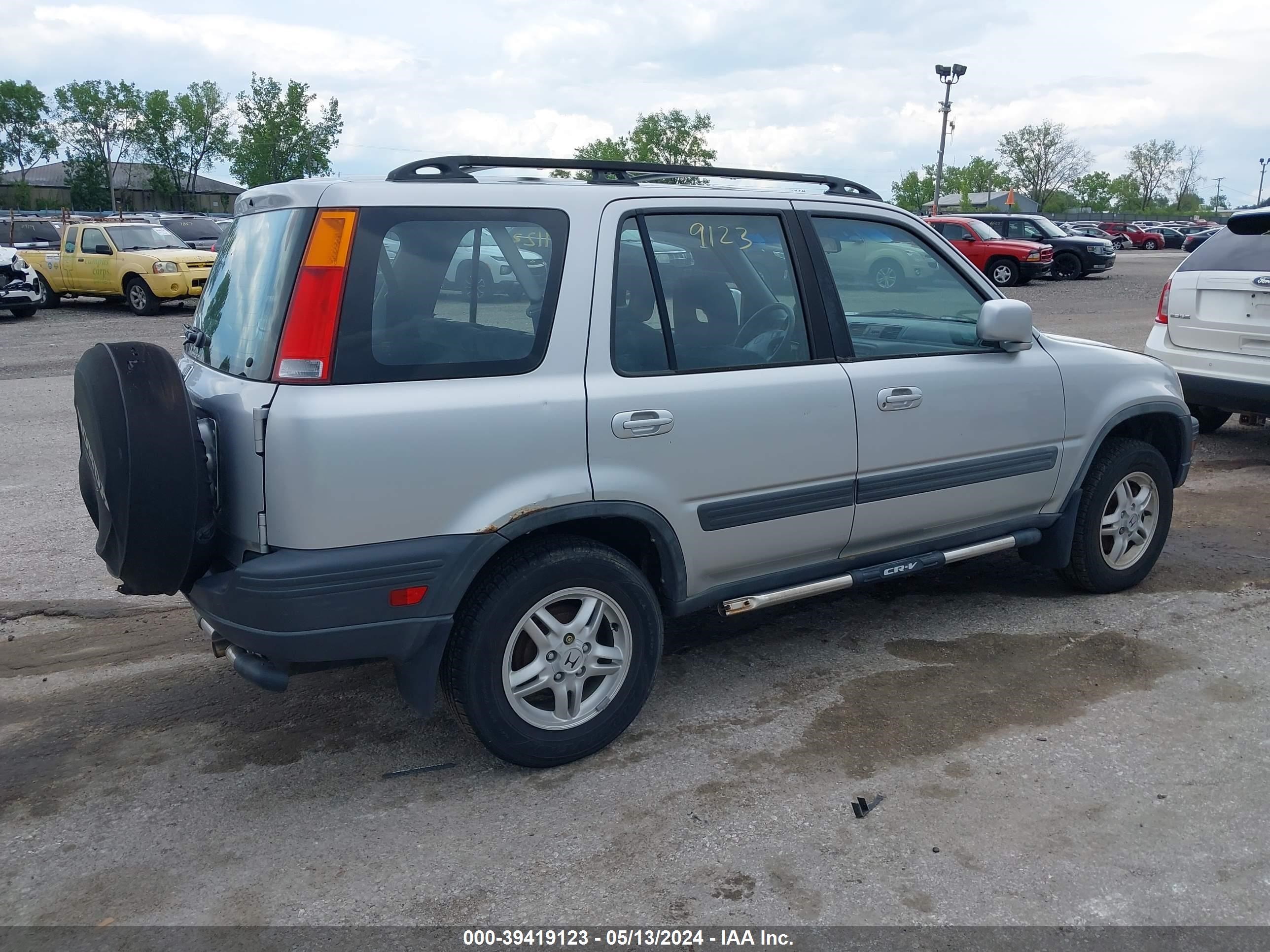 Photo 3 VIN: JHLRD1866YC041997 - HONDA CR-V 