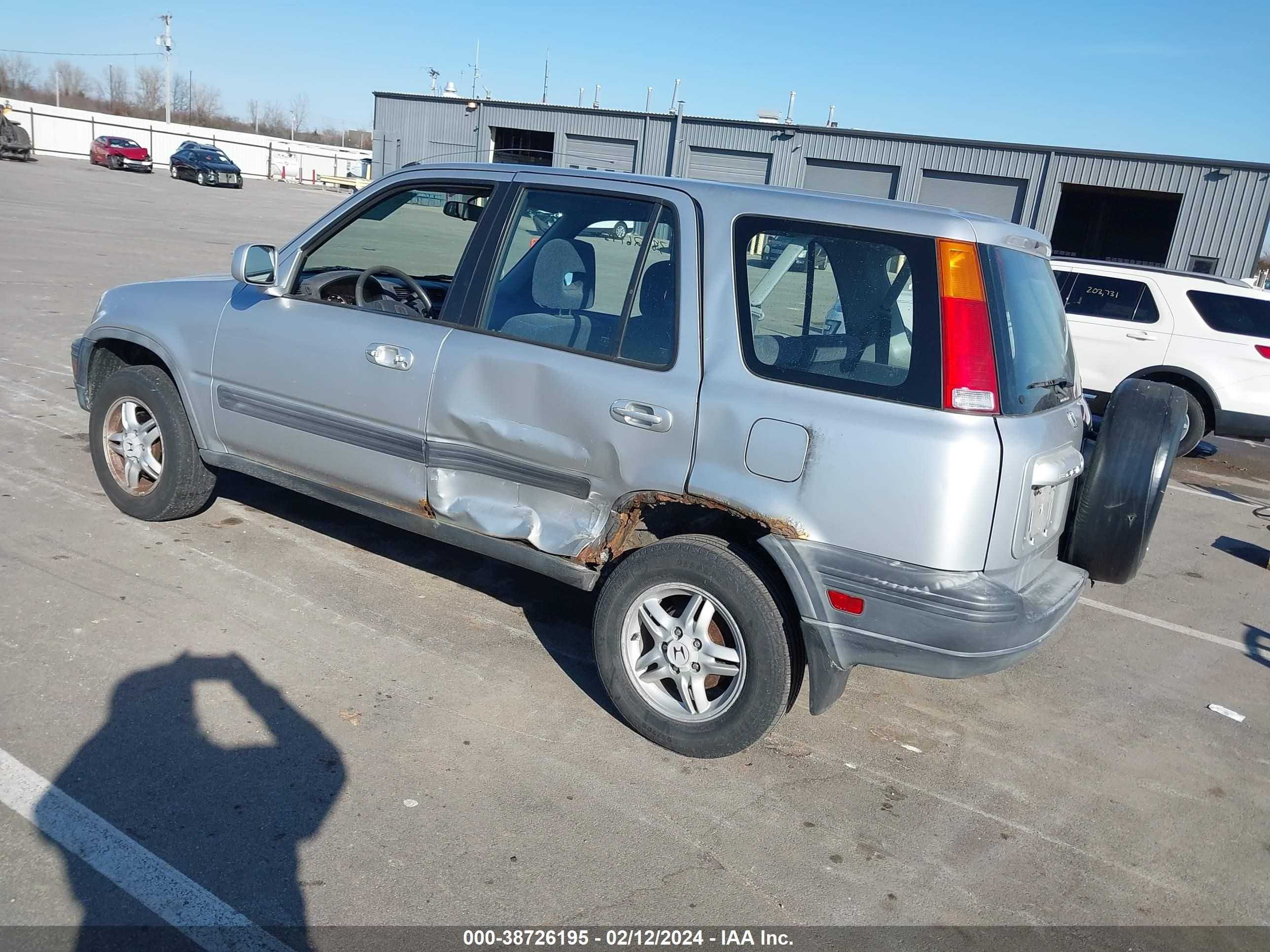 Photo 2 VIN: JHLRD1867YC047047 - HONDA CR-V 