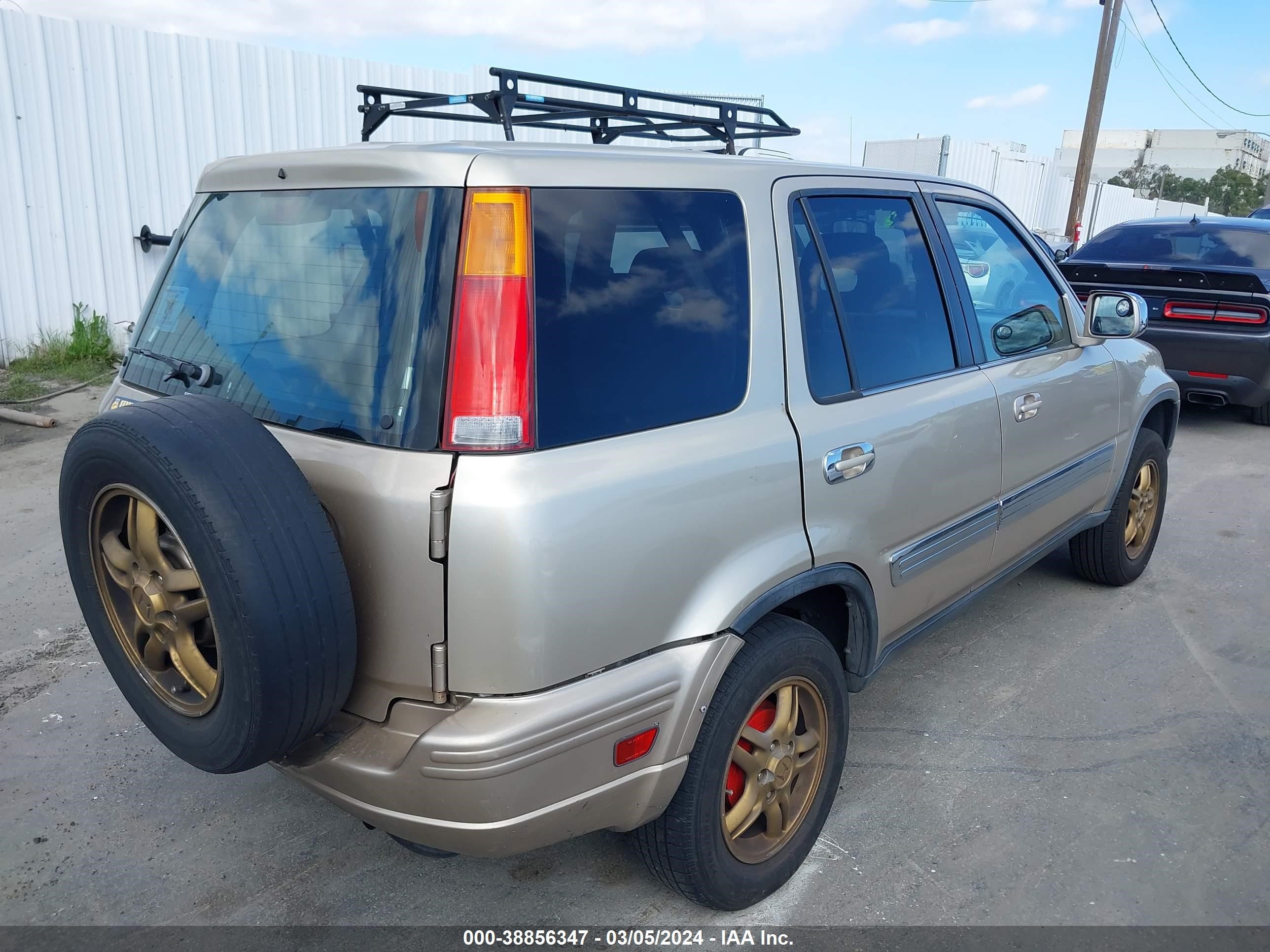 Photo 3 VIN: JHLRD1878YC048412 - HONDA CR-V 