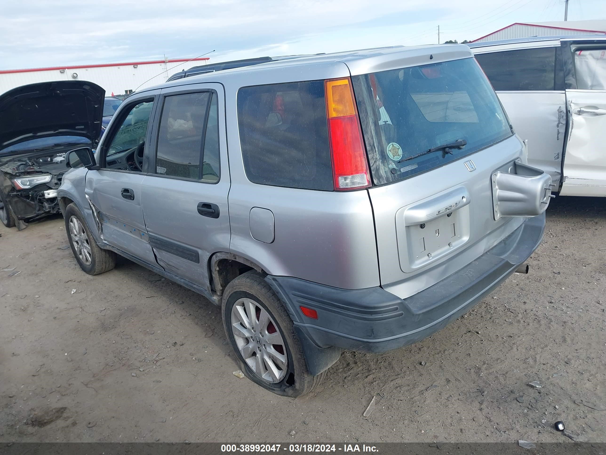 Photo 2 VIN: JHLRD28461S018168 - HONDA CR-V 