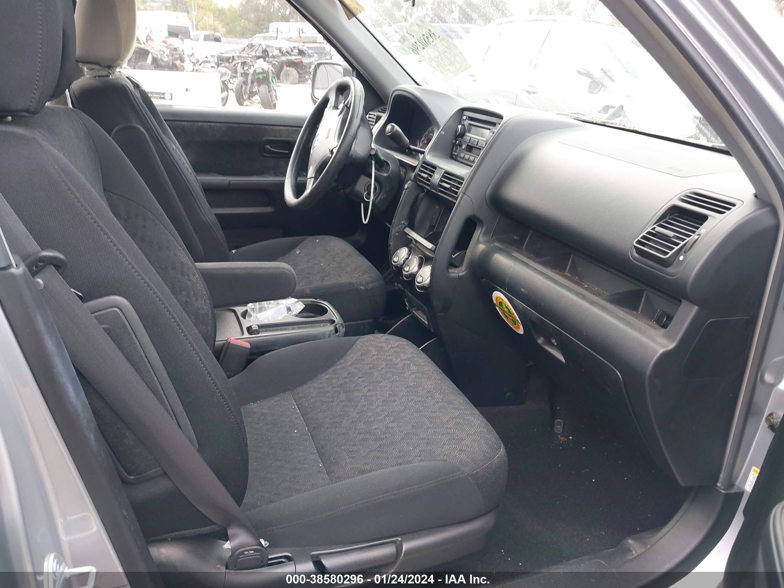 Photo 4 VIN: JHLRD68535C017480 - HONDA CR-V 