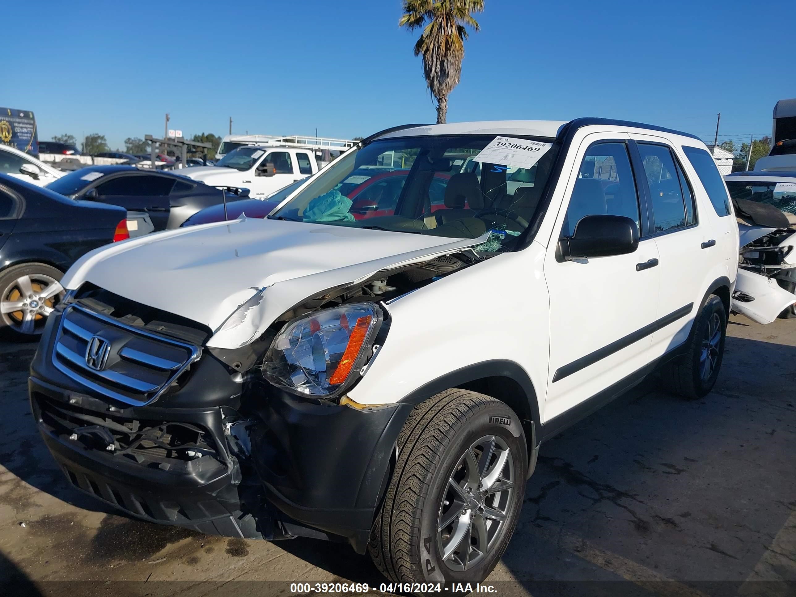 Photo 1 VIN: JHLRD68595C018116 - HONDA CR-V 