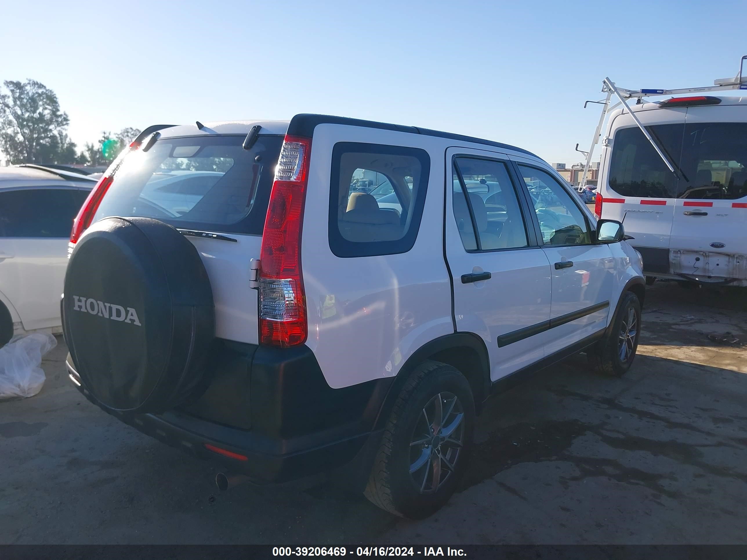 Photo 3 VIN: JHLRD68595C018116 - HONDA CR-V 