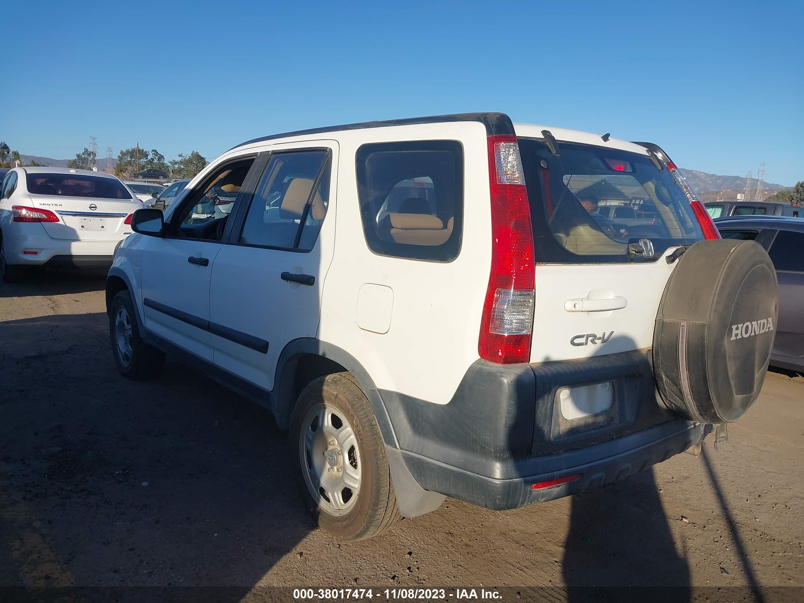 Photo 2 VIN: JHLRD68596C011586 - HONDA CR-V 